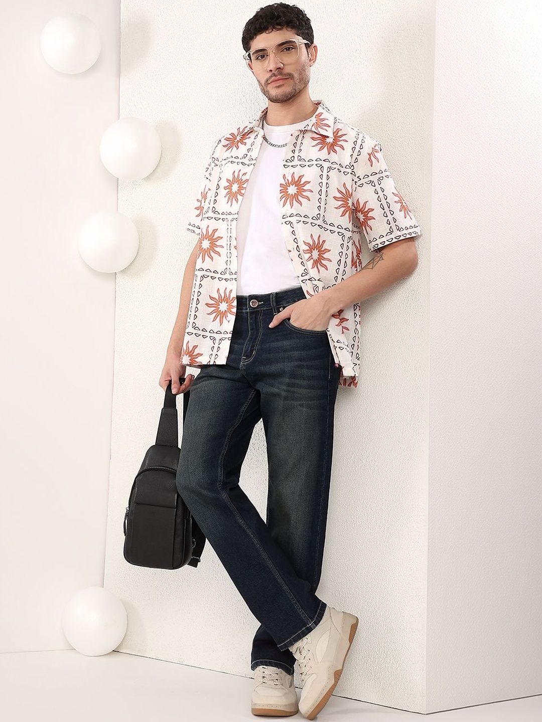 Regular Fit Mid-Rise Light Fade Jeans in Blue cotton - Nowi Korean Fashion