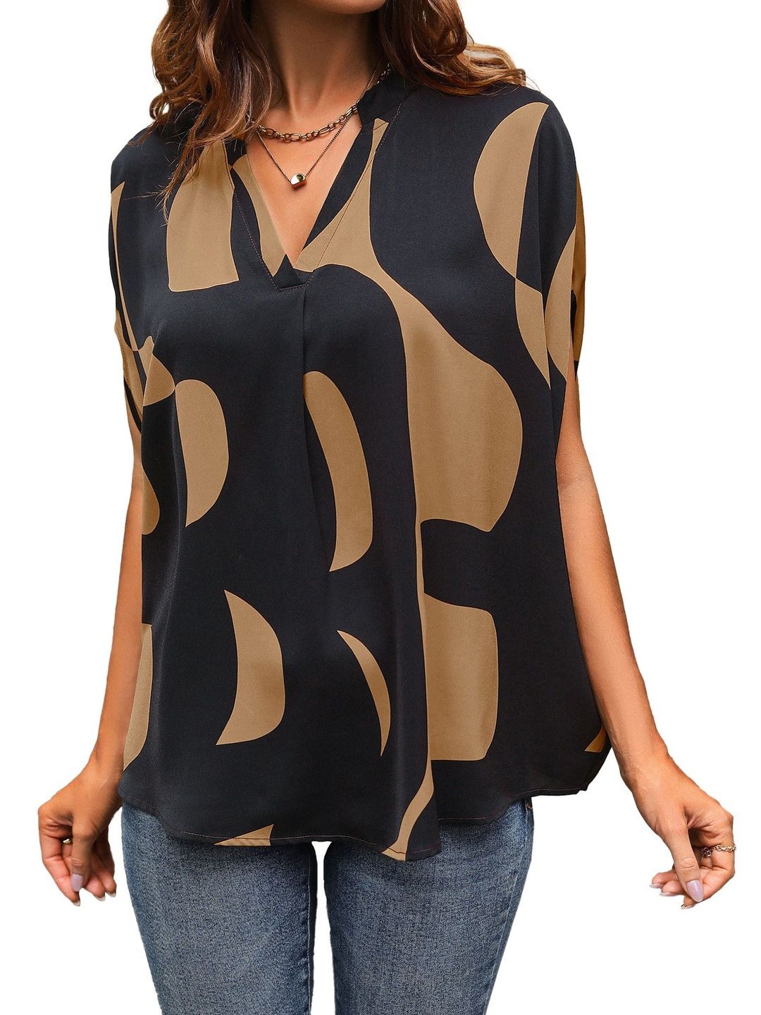 Print Top in Black polyester Printed - Nowi Korean Fashion