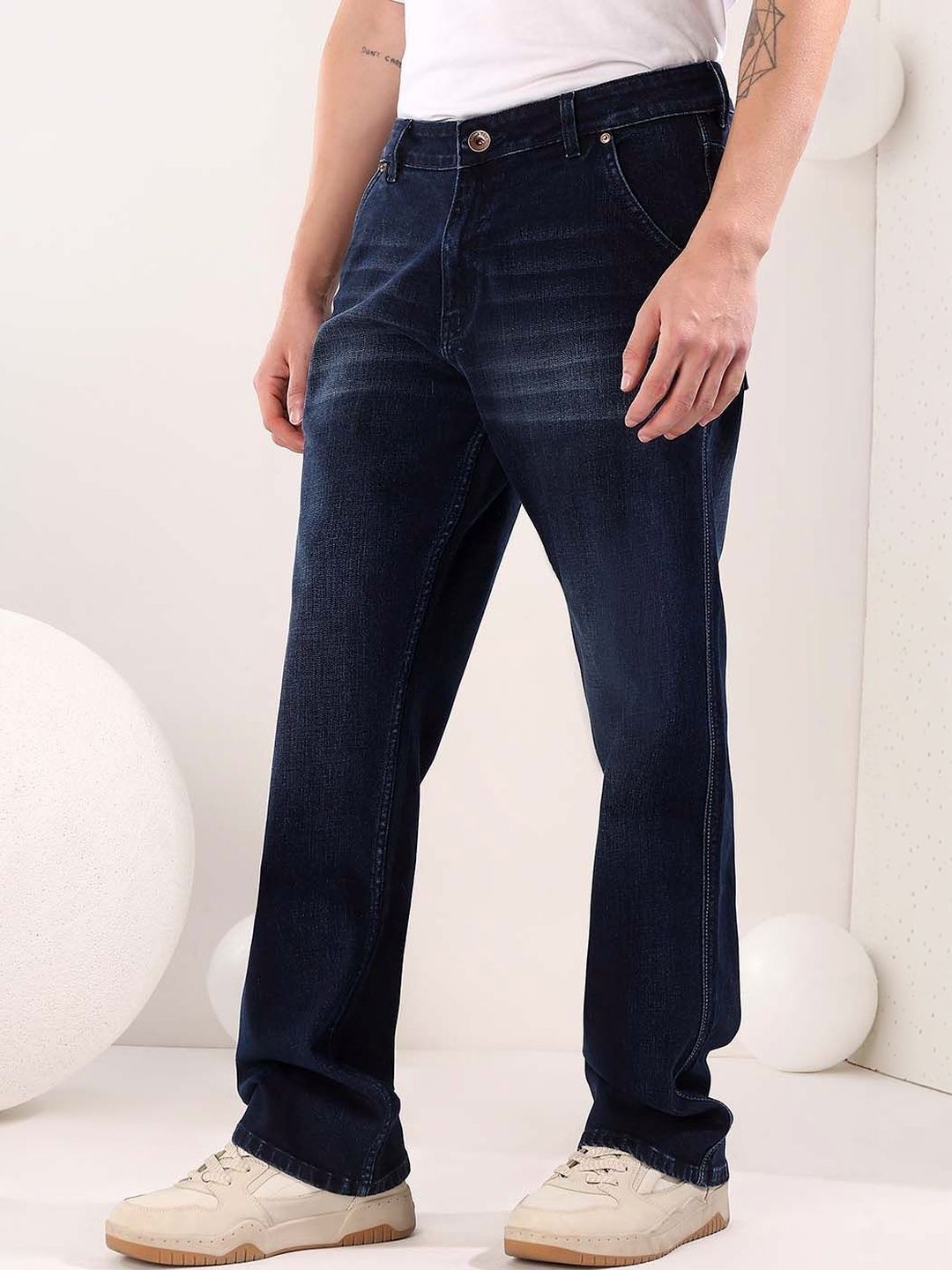 Men Straight Fit Mid-Rise Light Fade Jeans