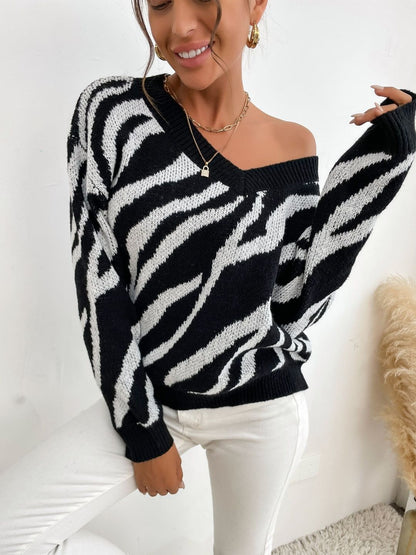 Women's Black Animal Printed Pullover Blend Regular Fit