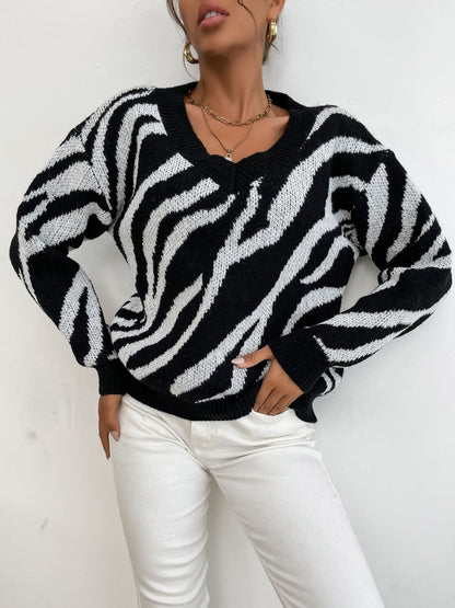 Women's Black Animal Printed Pullover Blend Regular Fit