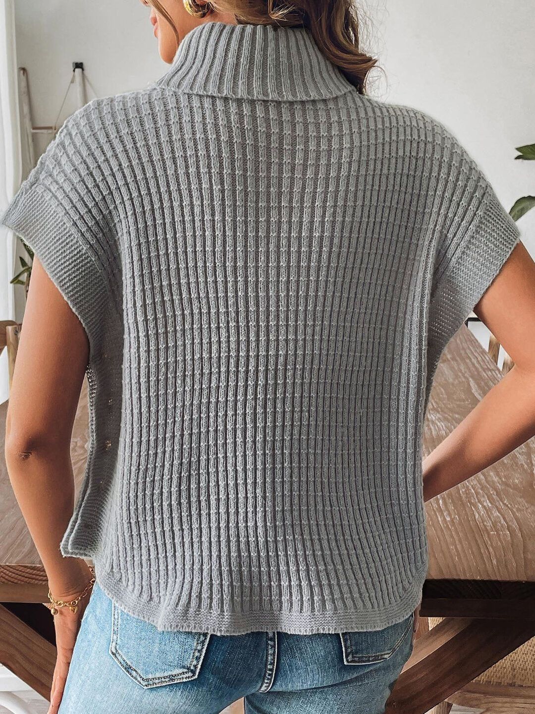 Women Colourblocked Ribbed Pullover with Applique Detail