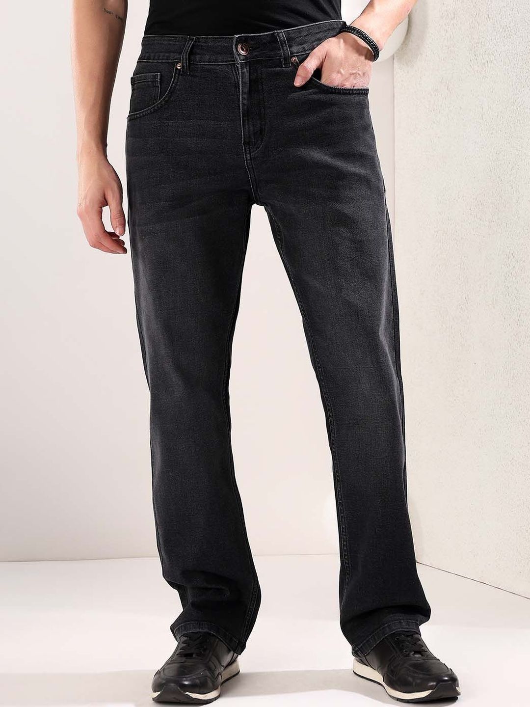 Men Straight Fit Mid-Rise Light Fade Jeans