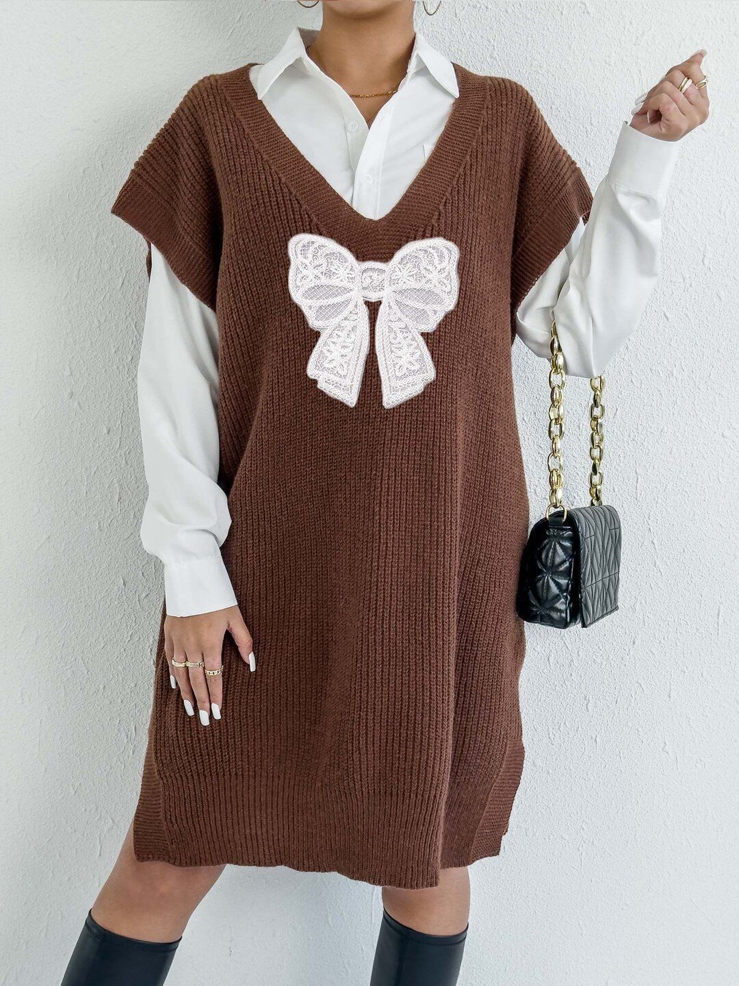 Women Ribbed Longline Sweater Vest with Applique Detail
