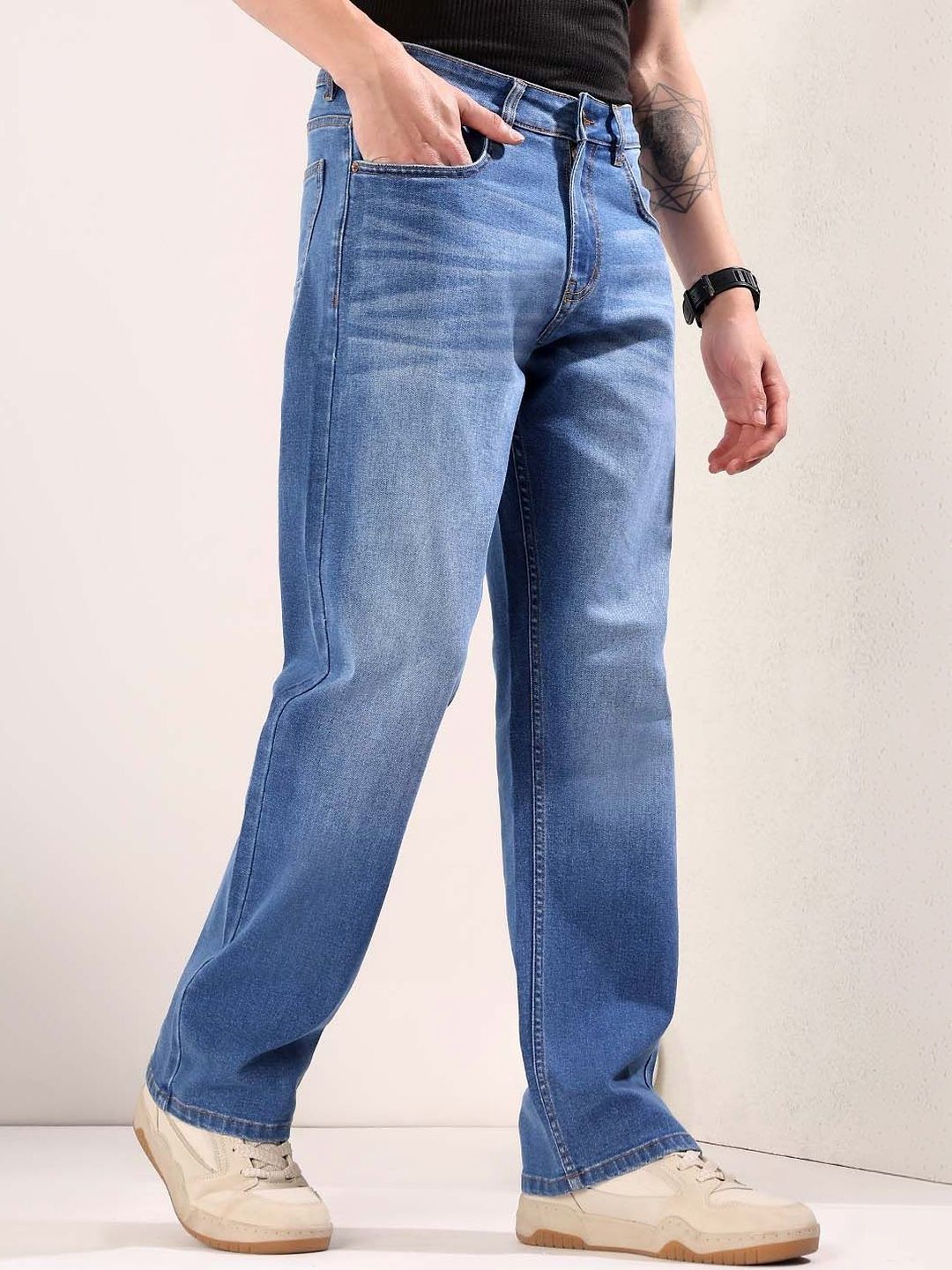 Men Straight Fit Mid-Rise Light Fade Jeans