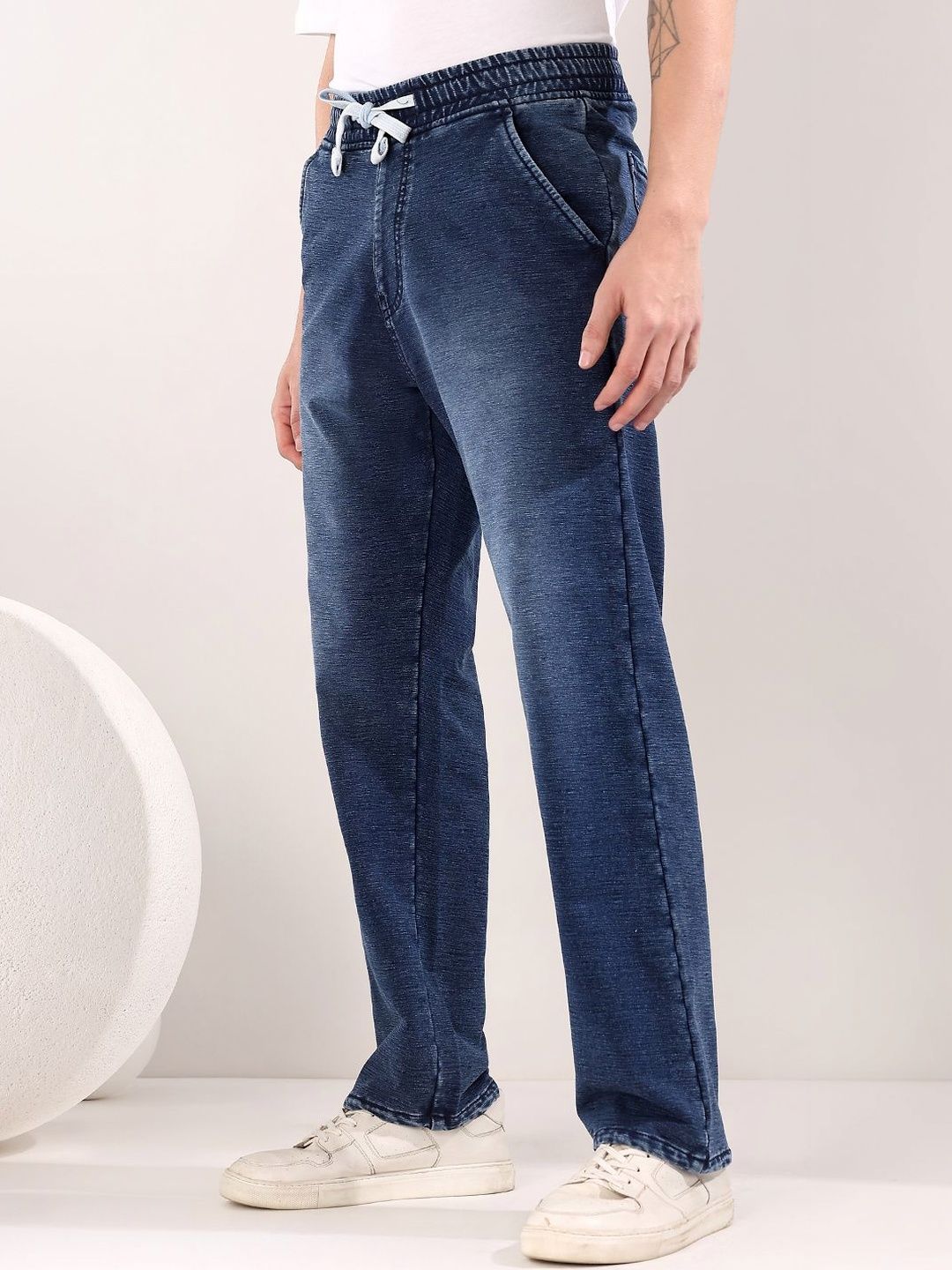 Men Regular Fit Mid-Rise Light Fade Jeans