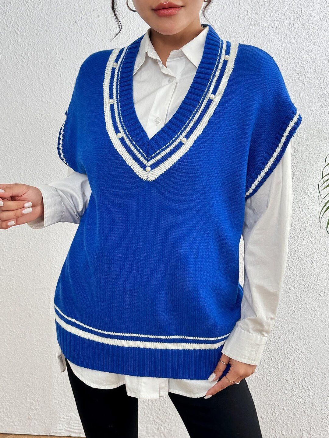 Women Colourblocked Sweater Vest with Embellished Detail