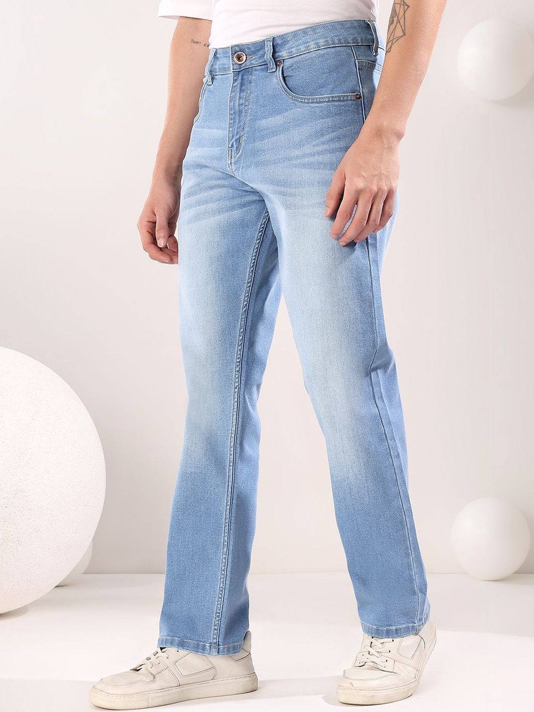 Men Regular Fit Mid-Rise Light Fade Jeans