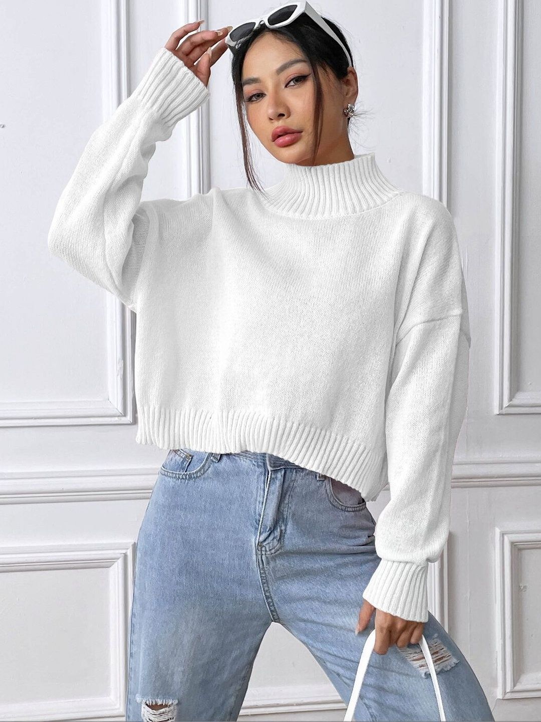 Crop Pullover in White acrylic - Nowi Korean Fashion
