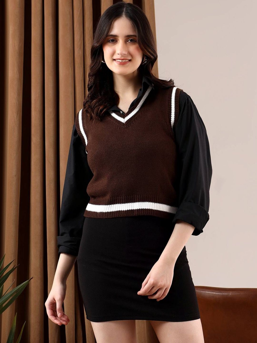 NOWI Women Colourblocked Woollen Crop Sweater Vest