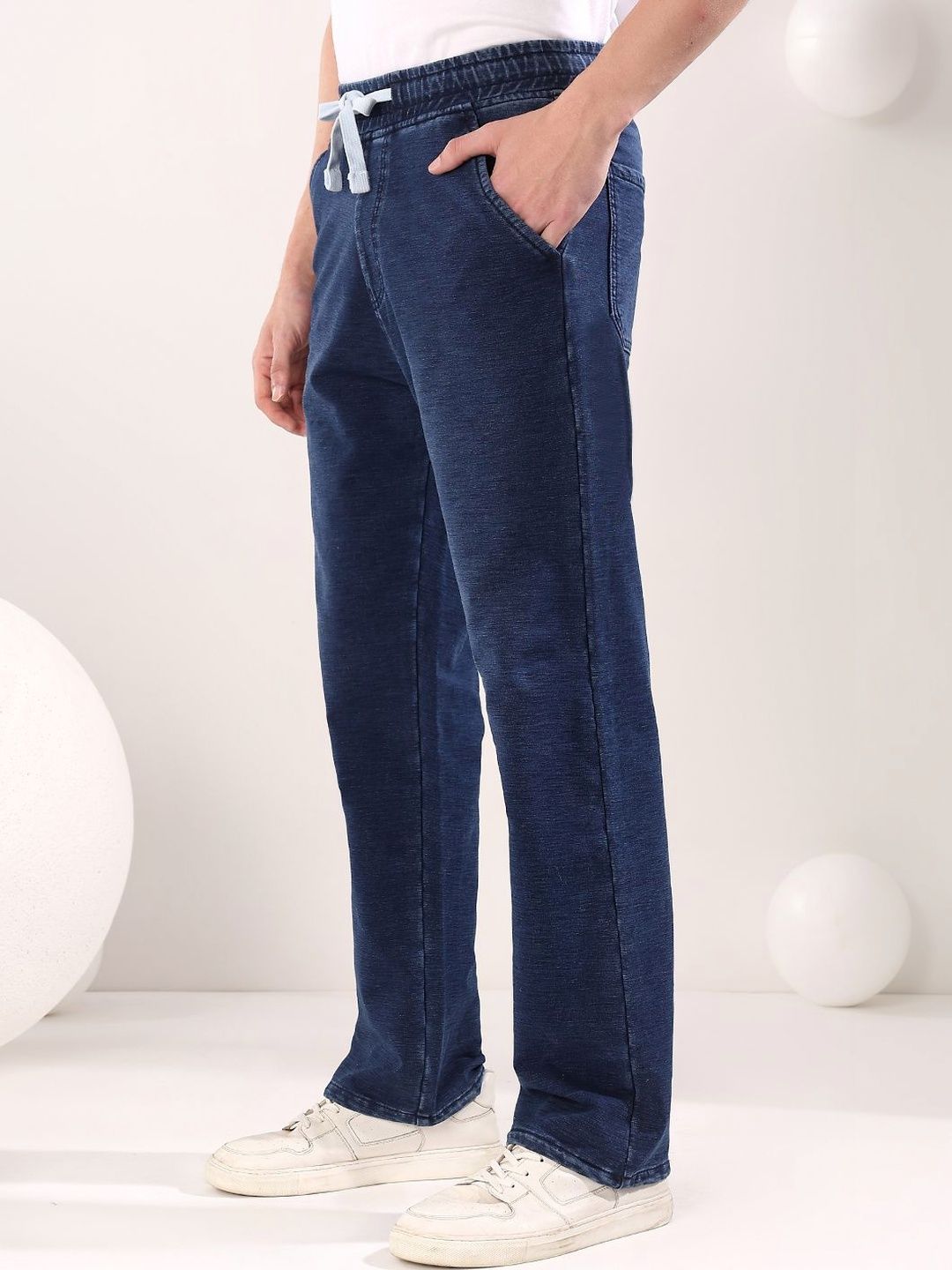 Men Regular Fit Mid-Rise Light Fade Jeans