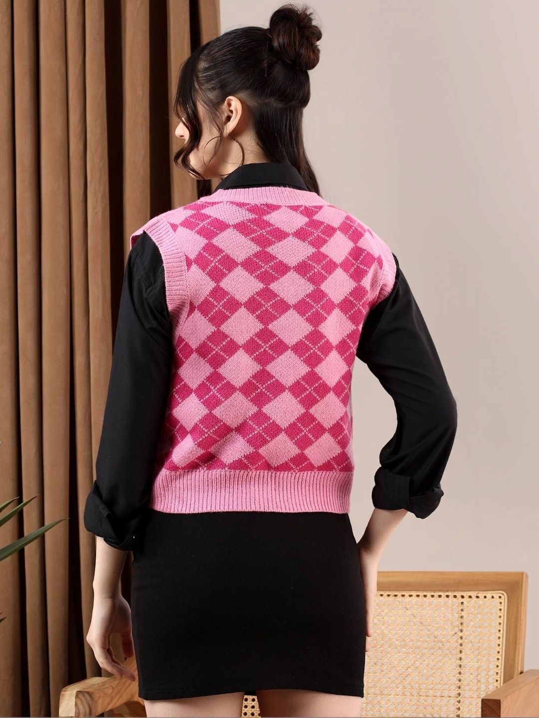 NOWI Women Argyle Colourblocked Woollen Crop Sweater Vest