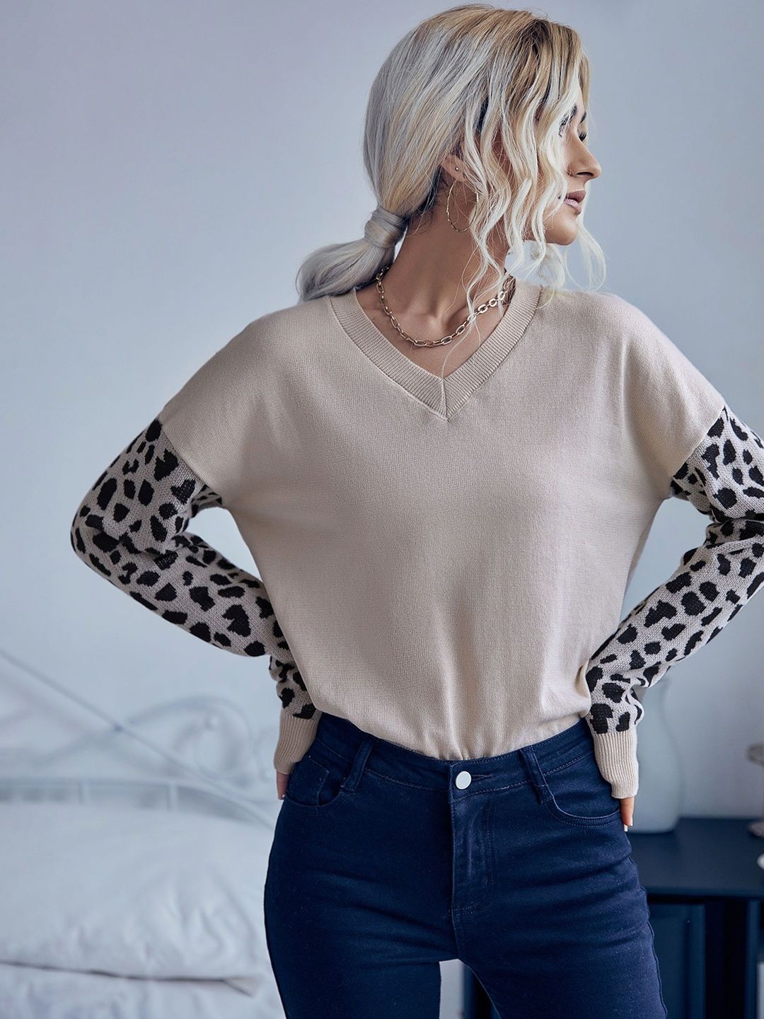 Women's Beige Animal Colourblocked Pullover
