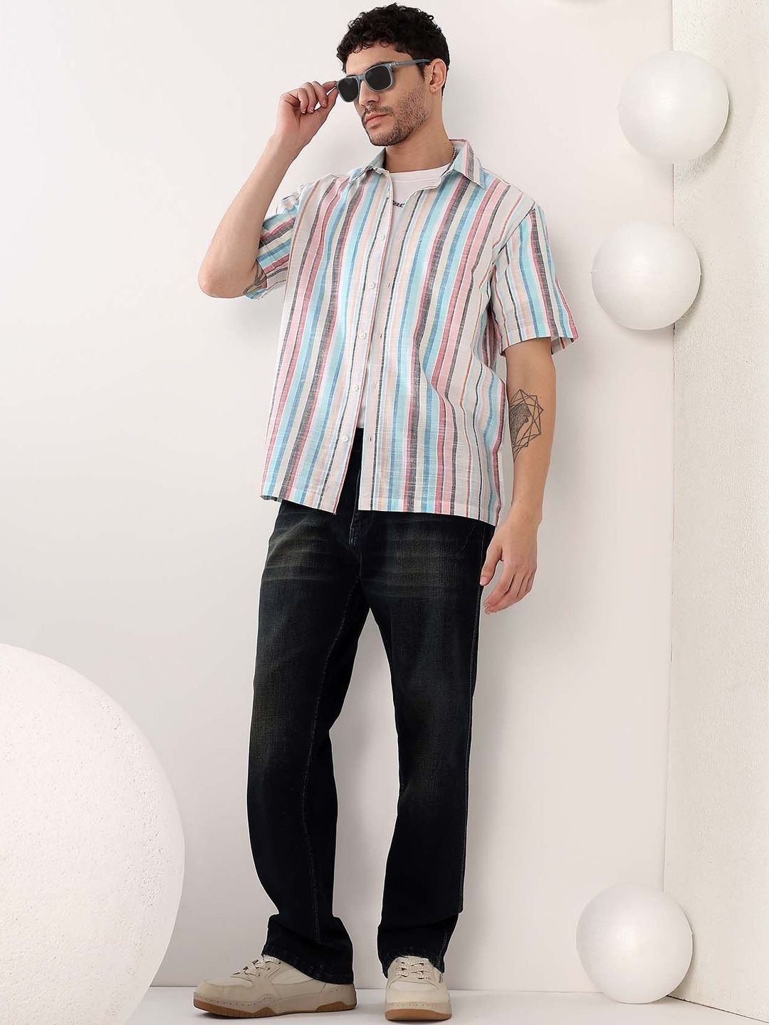 Men Straight Fit Mid-Rise Light Fade Jeans