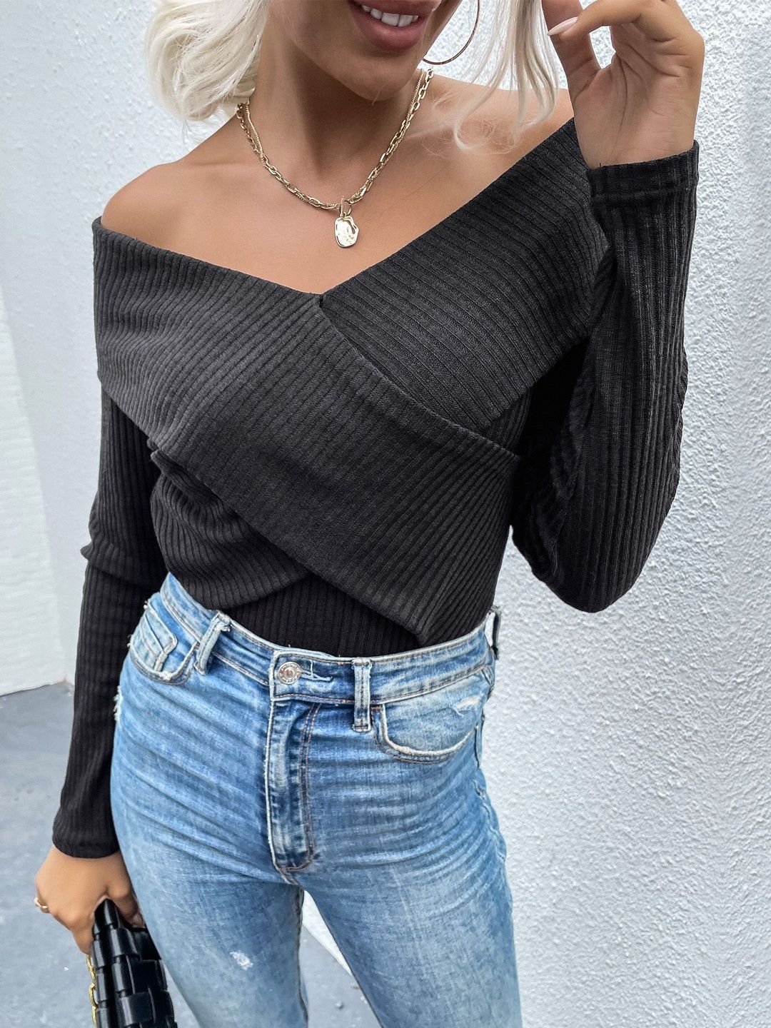 Women's Black Ribbed Pullover Blend Printed Regular Fit