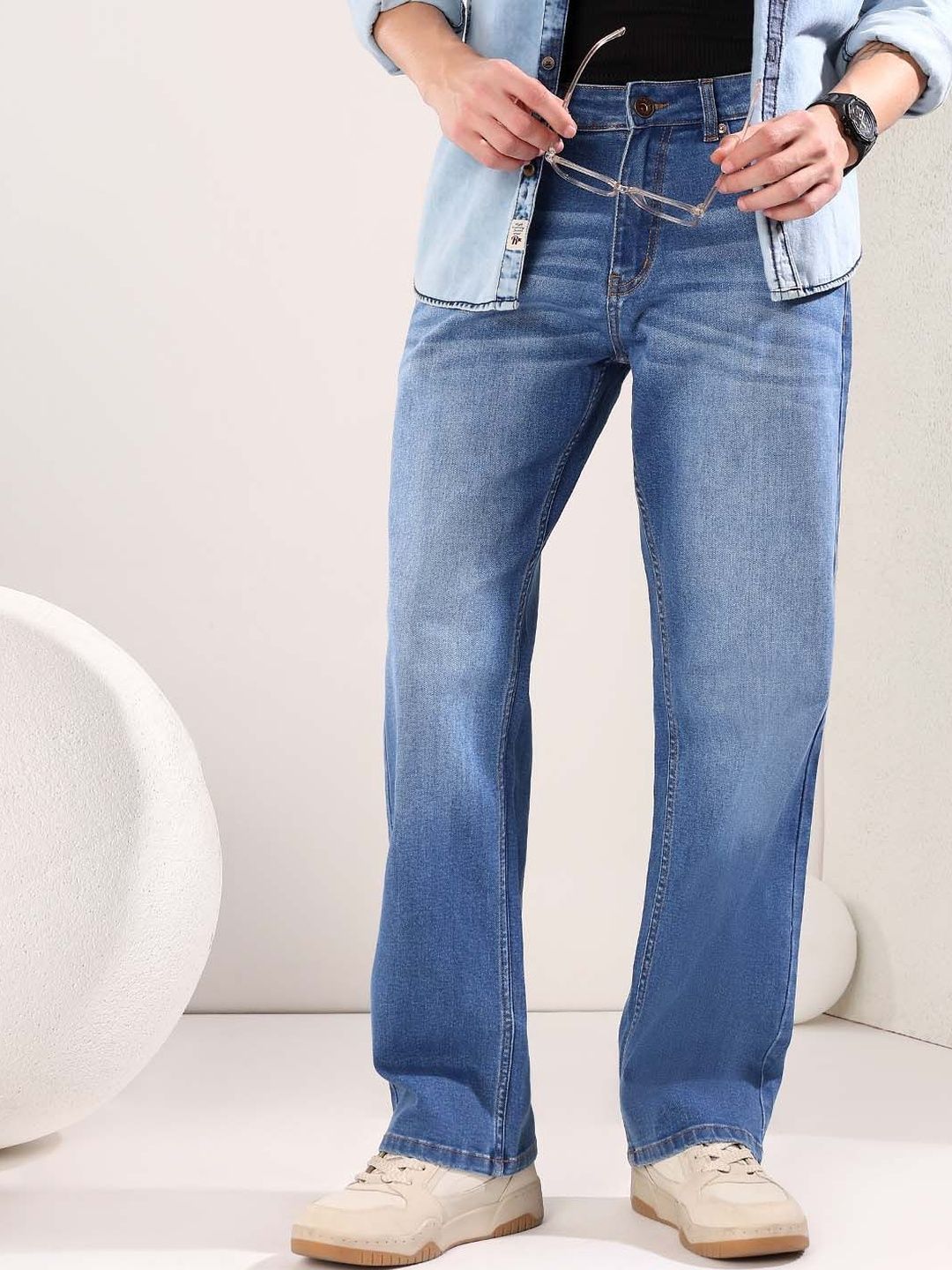 Straight Fit Mid-Rise Light Fade Jeans in Blue cotton Style 980 - Nowi Korean Fashion