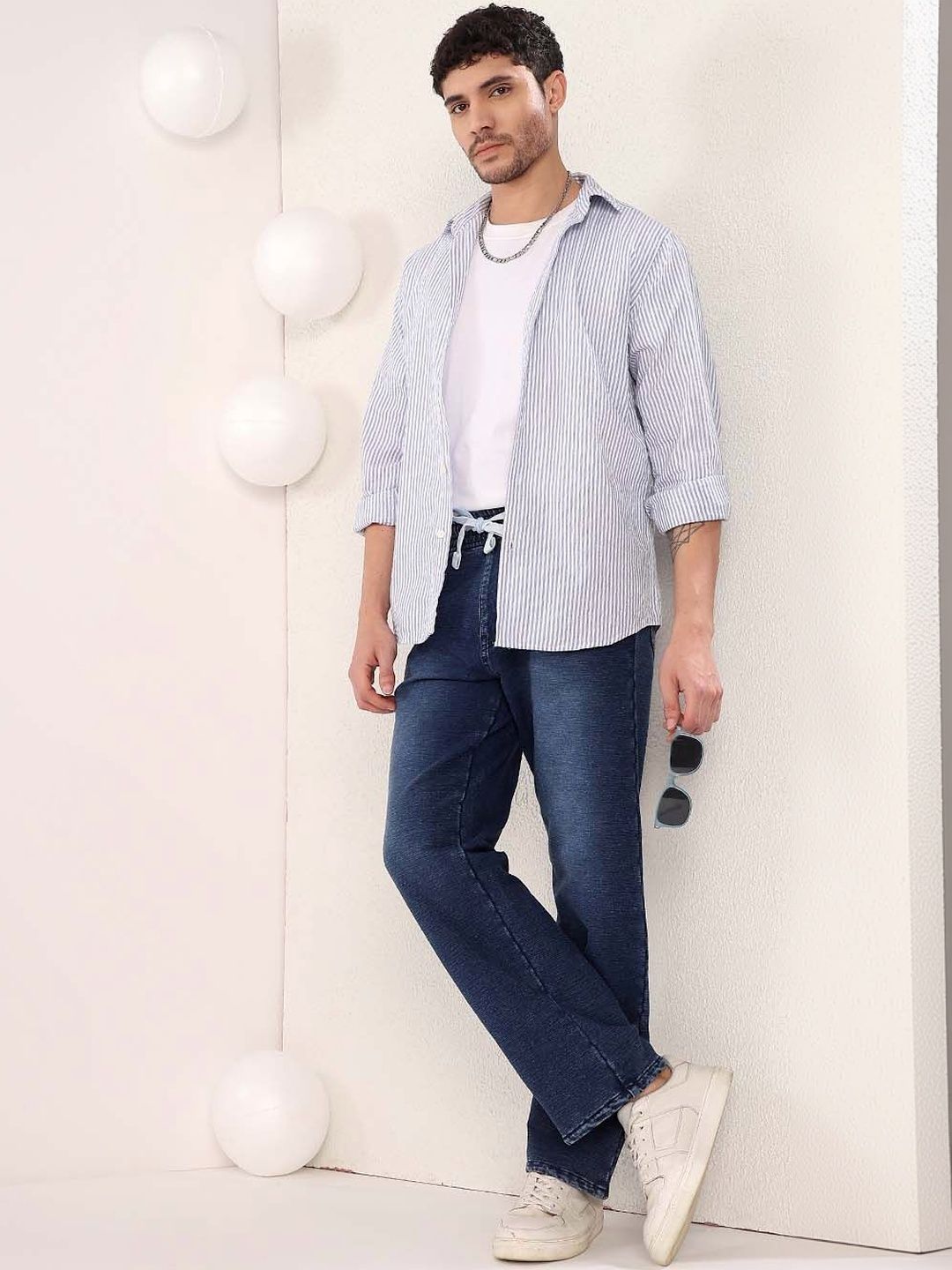 Men Straight Fit Mid-Rise Light Fade Jeans