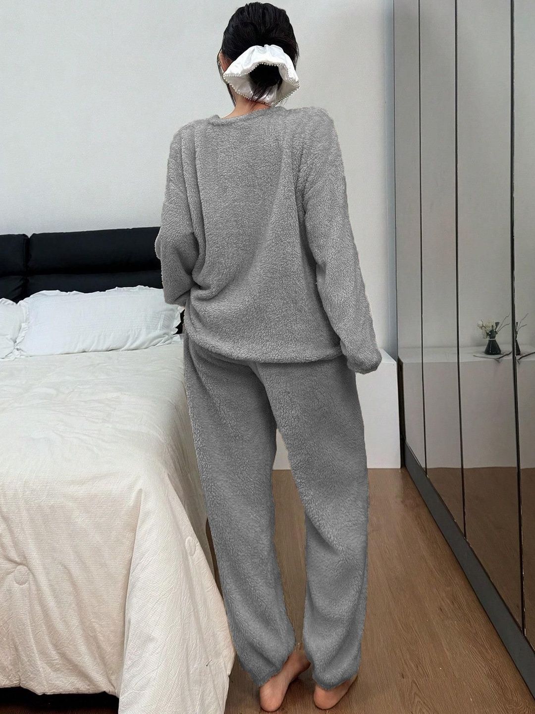 Round Neck Long Sleeves Night Suit