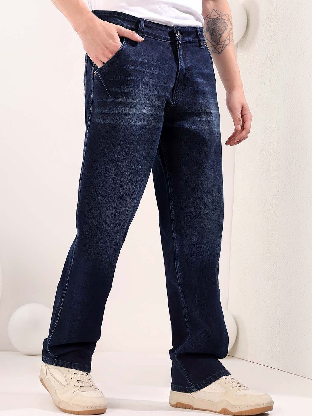 Men Straight Fit Mid-Rise Light Fade Jeans