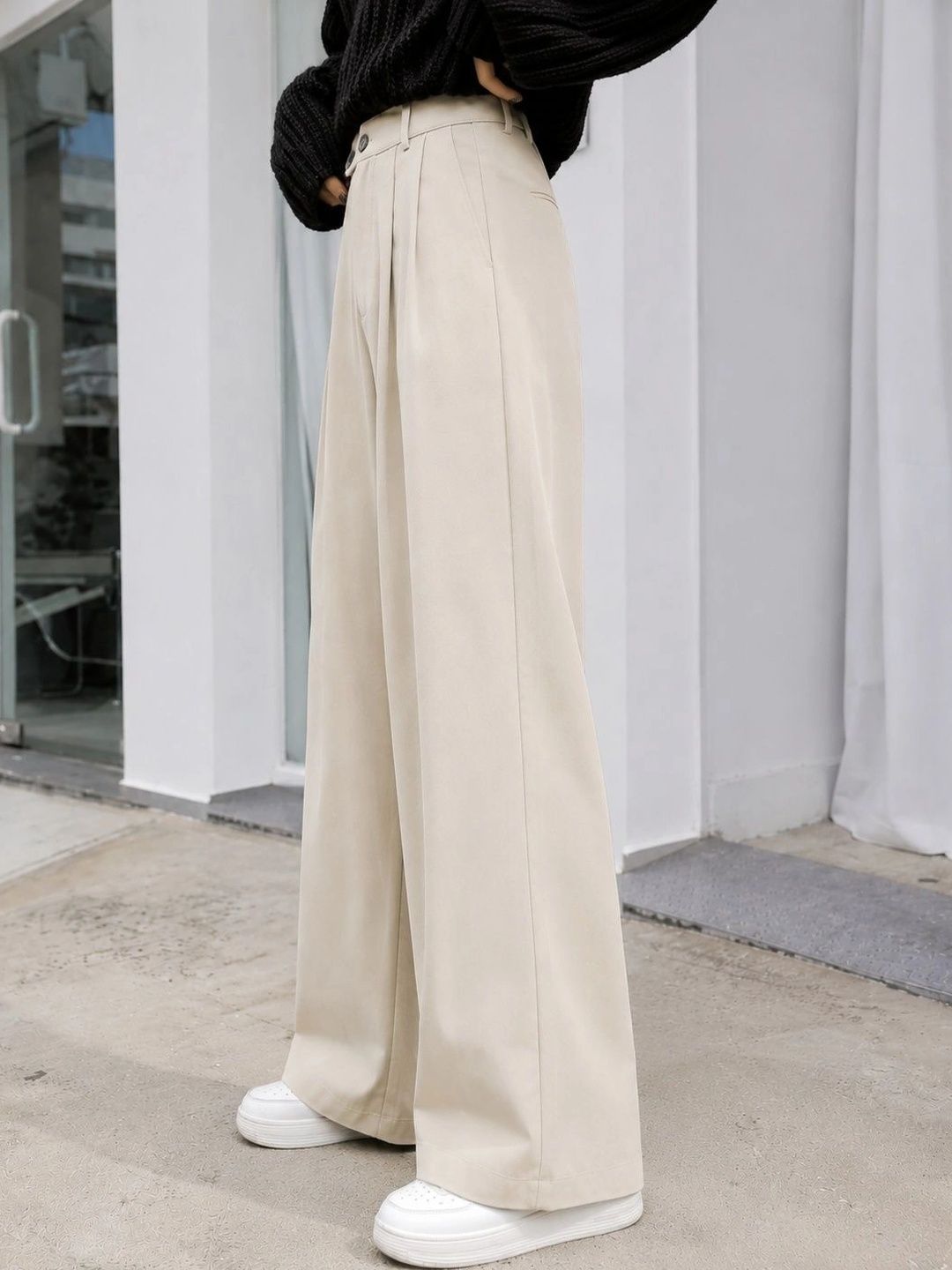 Women Relaxed Straight Leg Straight Fit High-Rise Pleated Trousers