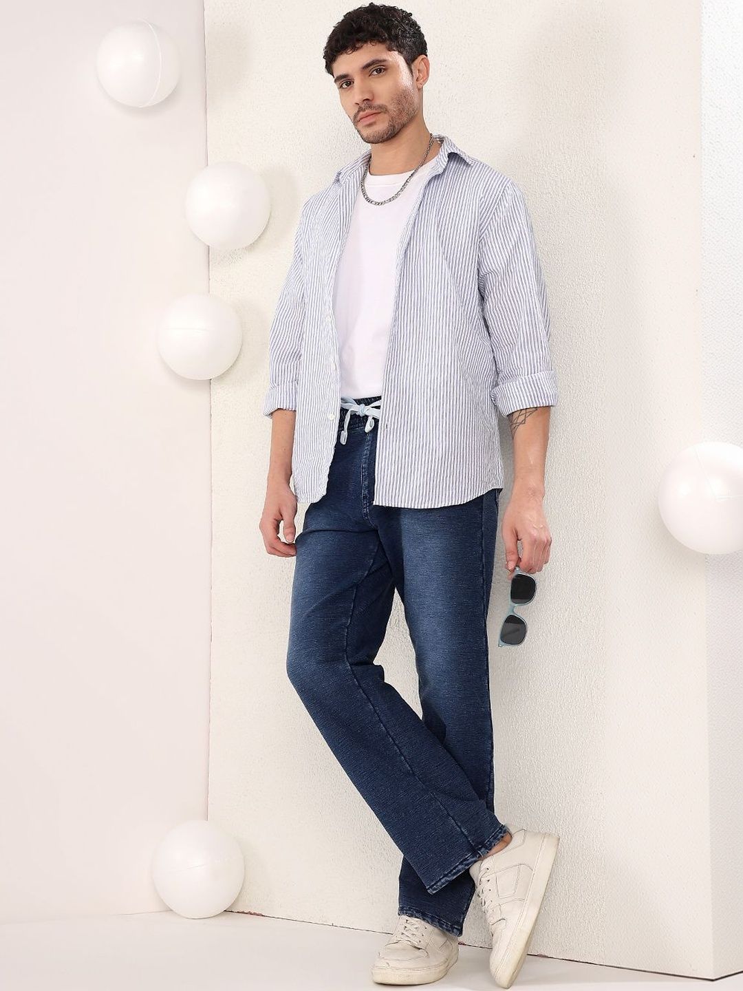 Men Regular Fit Mid-Rise Light Fade Jeans