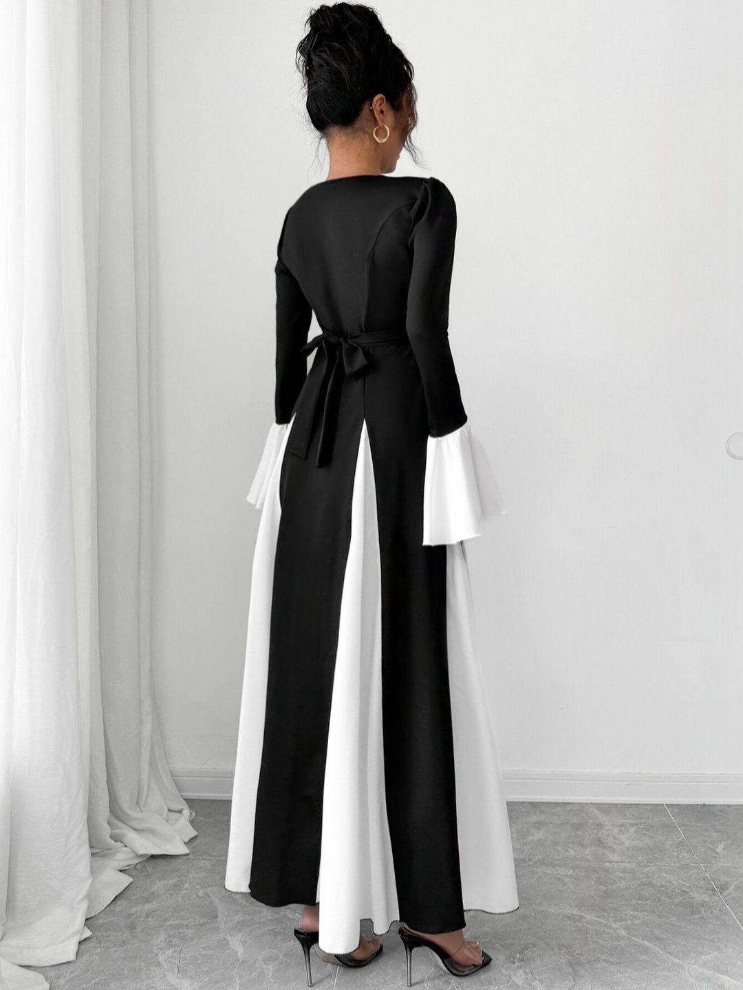 Women's Black Colourblocked Bell Sleeve A-Line Maxi Dress