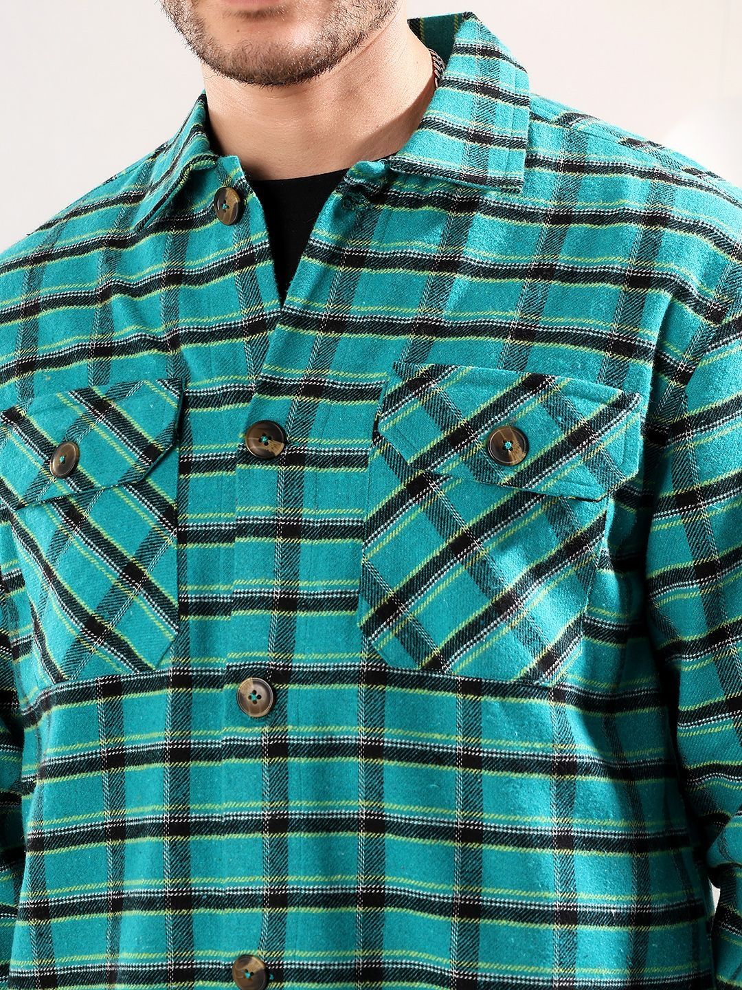 Checked  Spread Collar Shackets