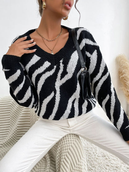 Women's Black Animal Printed Pullover Blend Regular Fit