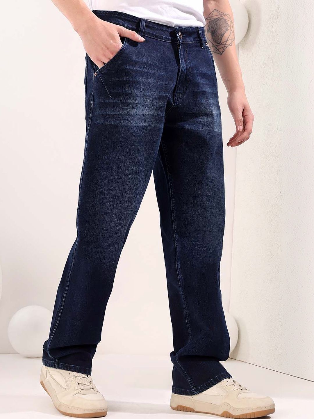 Men Straight Fit Mid-Rise Light Fade Jeans