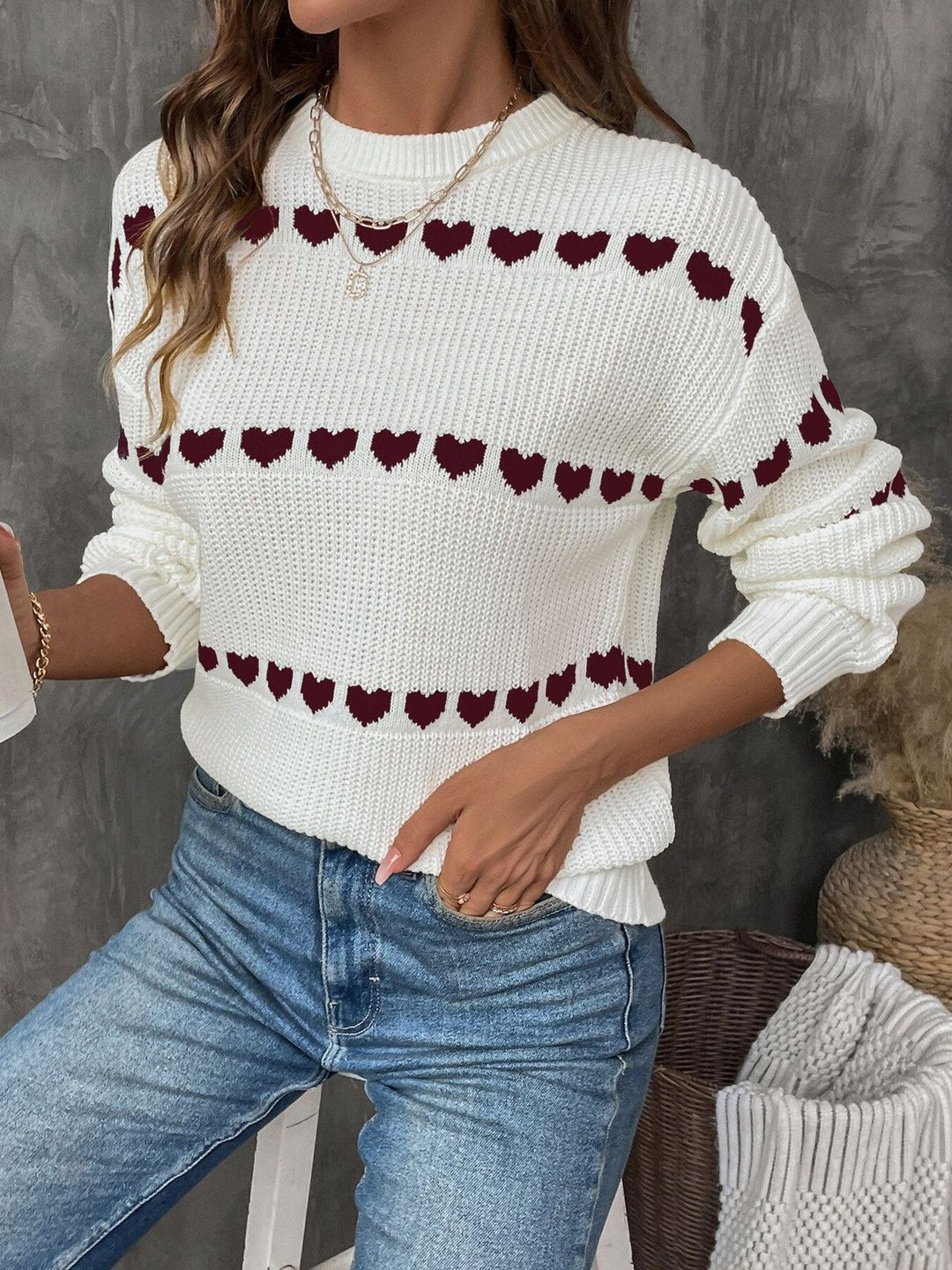 Women's White Printed Pullover Blend Regular Fit