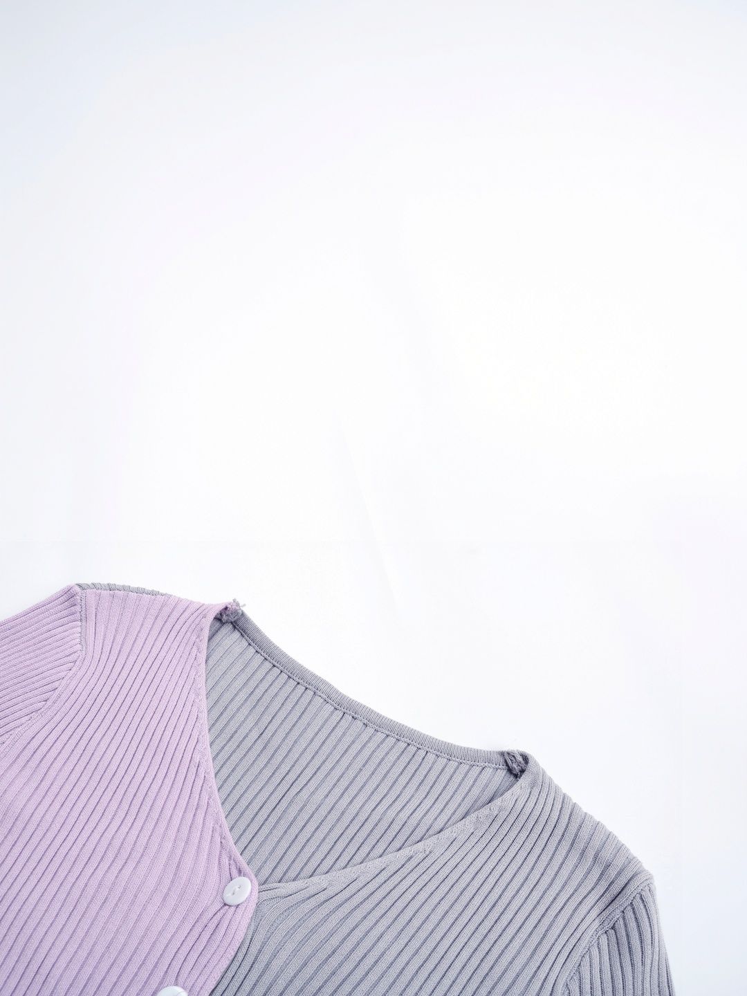 Women's Purple Colourblocked Ribbed Crop Cardigan