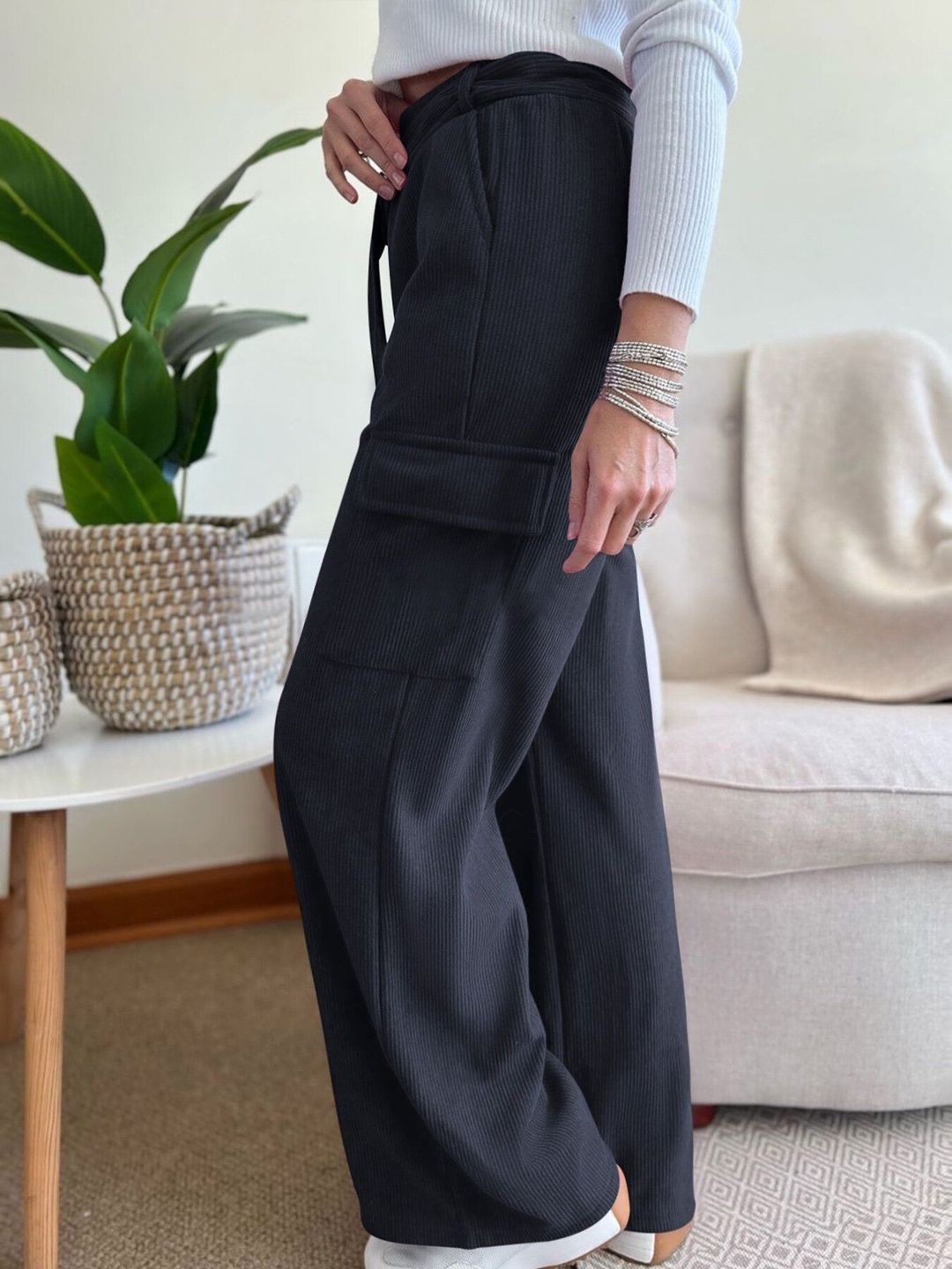 Loose Fit Cargos Trousers in Black cotton - Nowi Korean Fashion