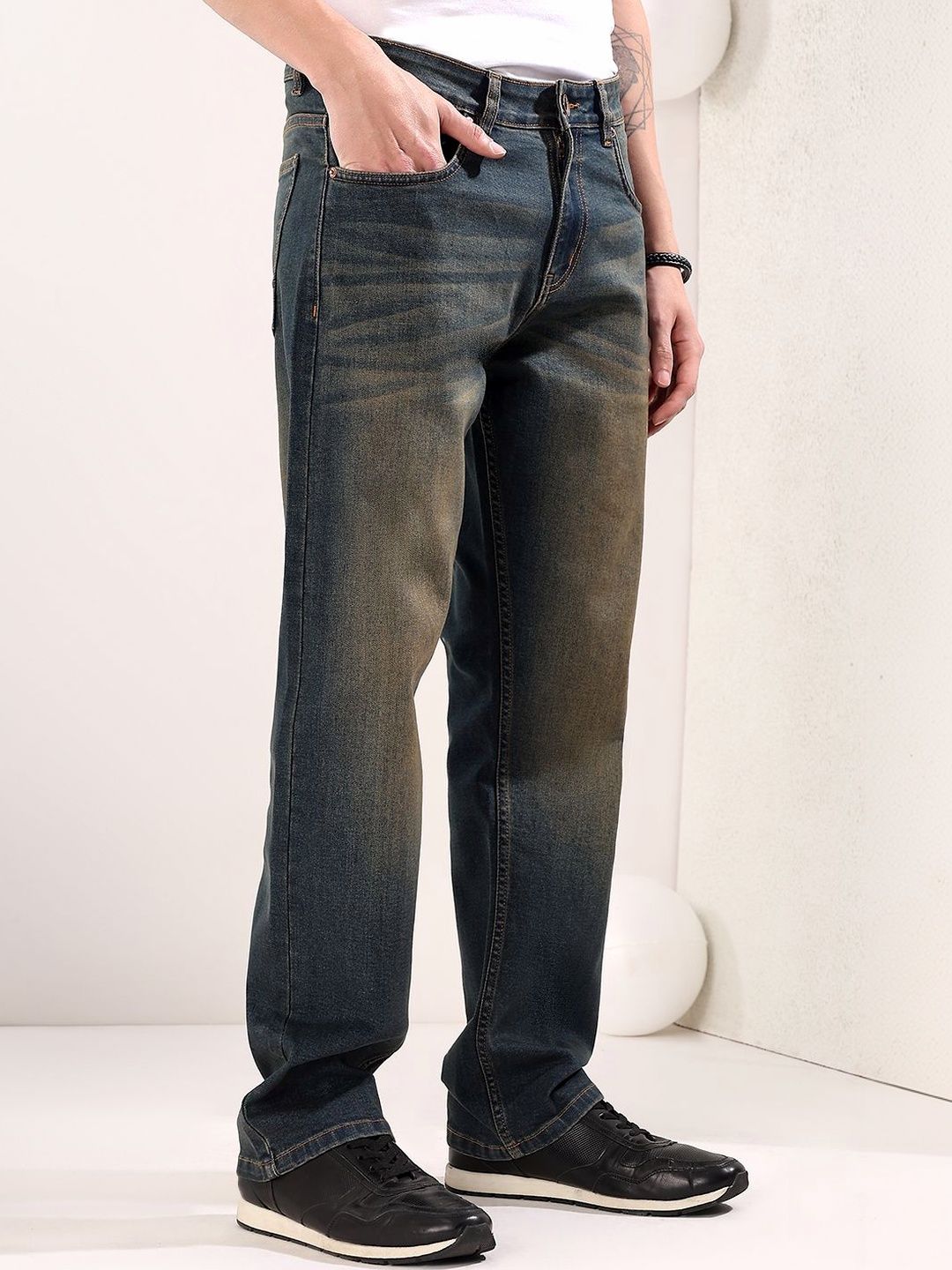 NOWI Men Regular Fit Mid-Rise Heavy Fade Jeans