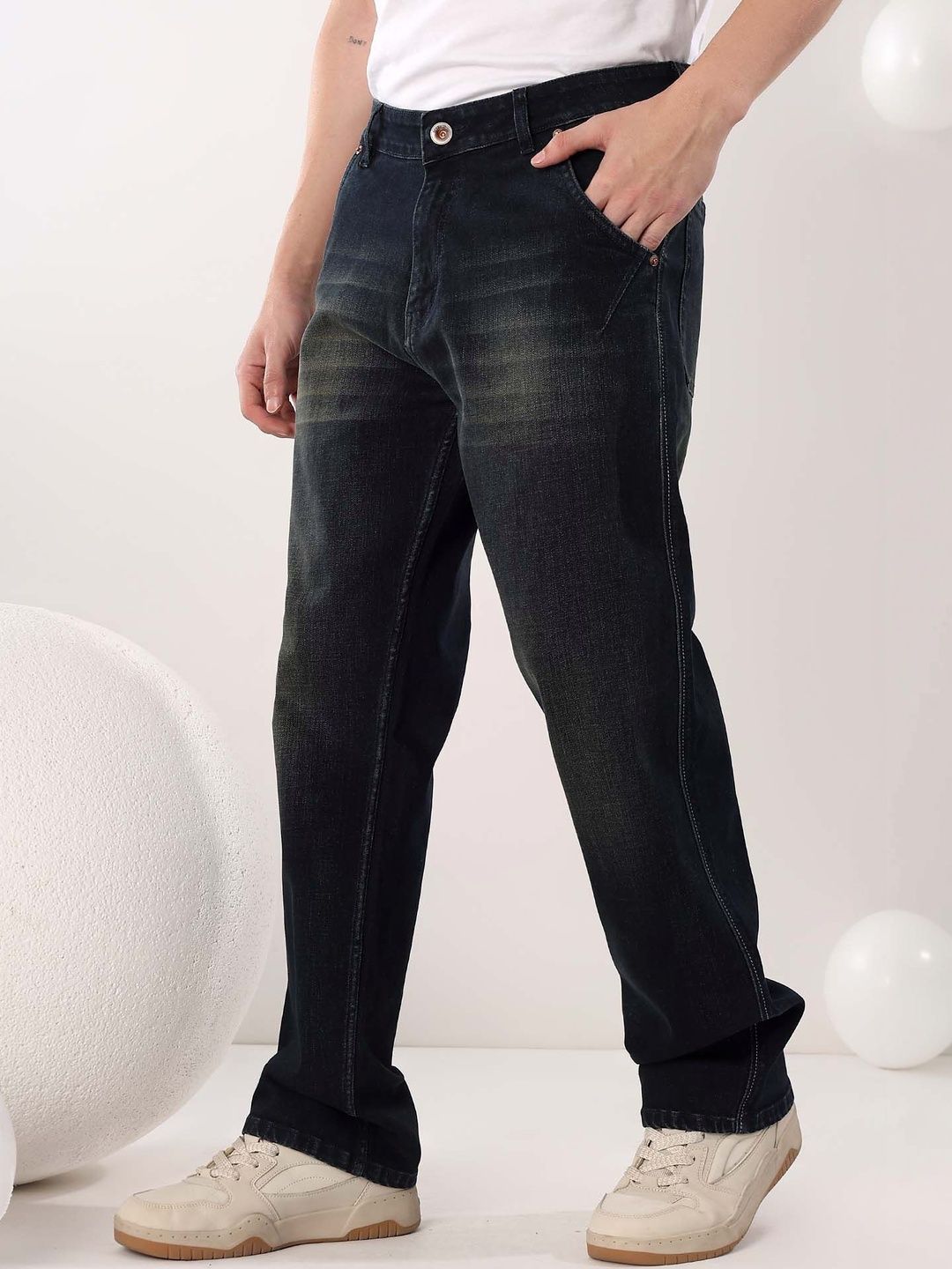 Men Straight Fit Mid-Rise Light Fade Jeans