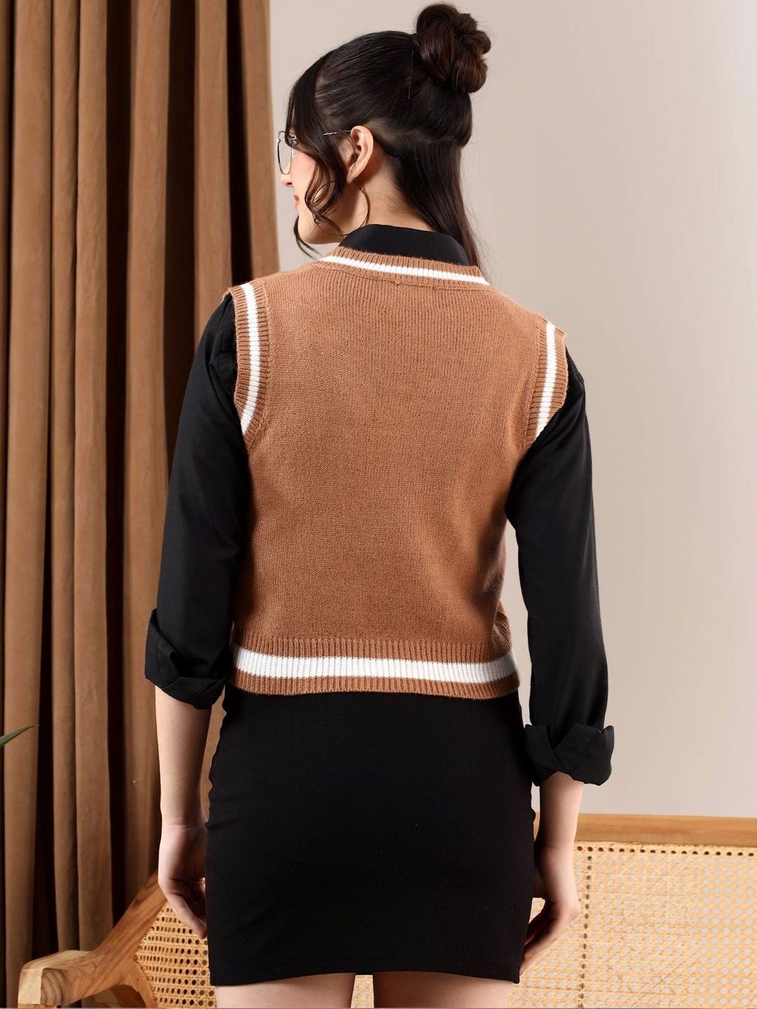 NOWI Women Colourblocked Woollen Crop Sweater Vest