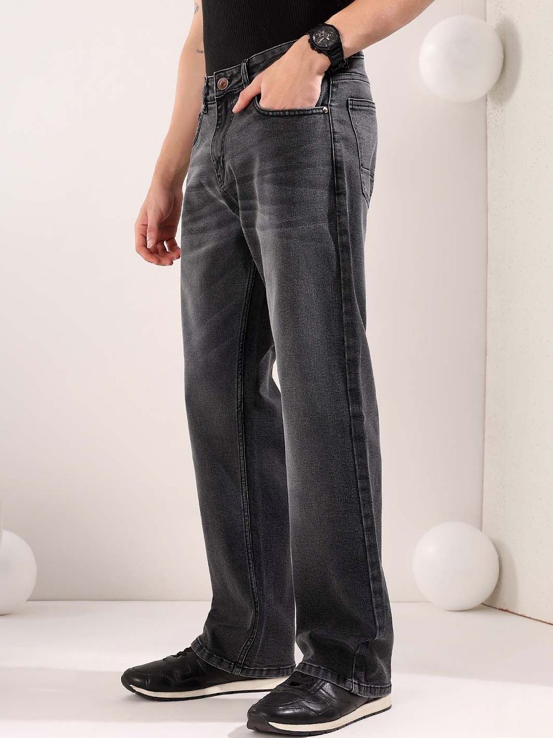 Men Straight Fit Mid-Rise Light Fade Jeans