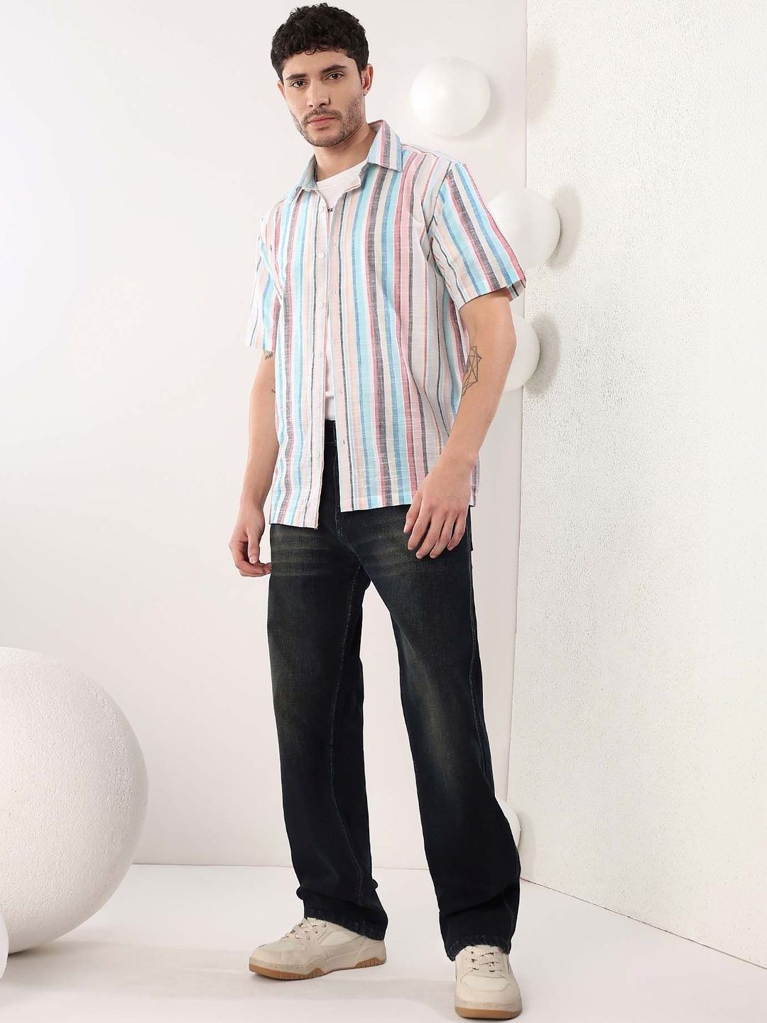 Men Straight Fit Mid-Rise Light Fade Jeans