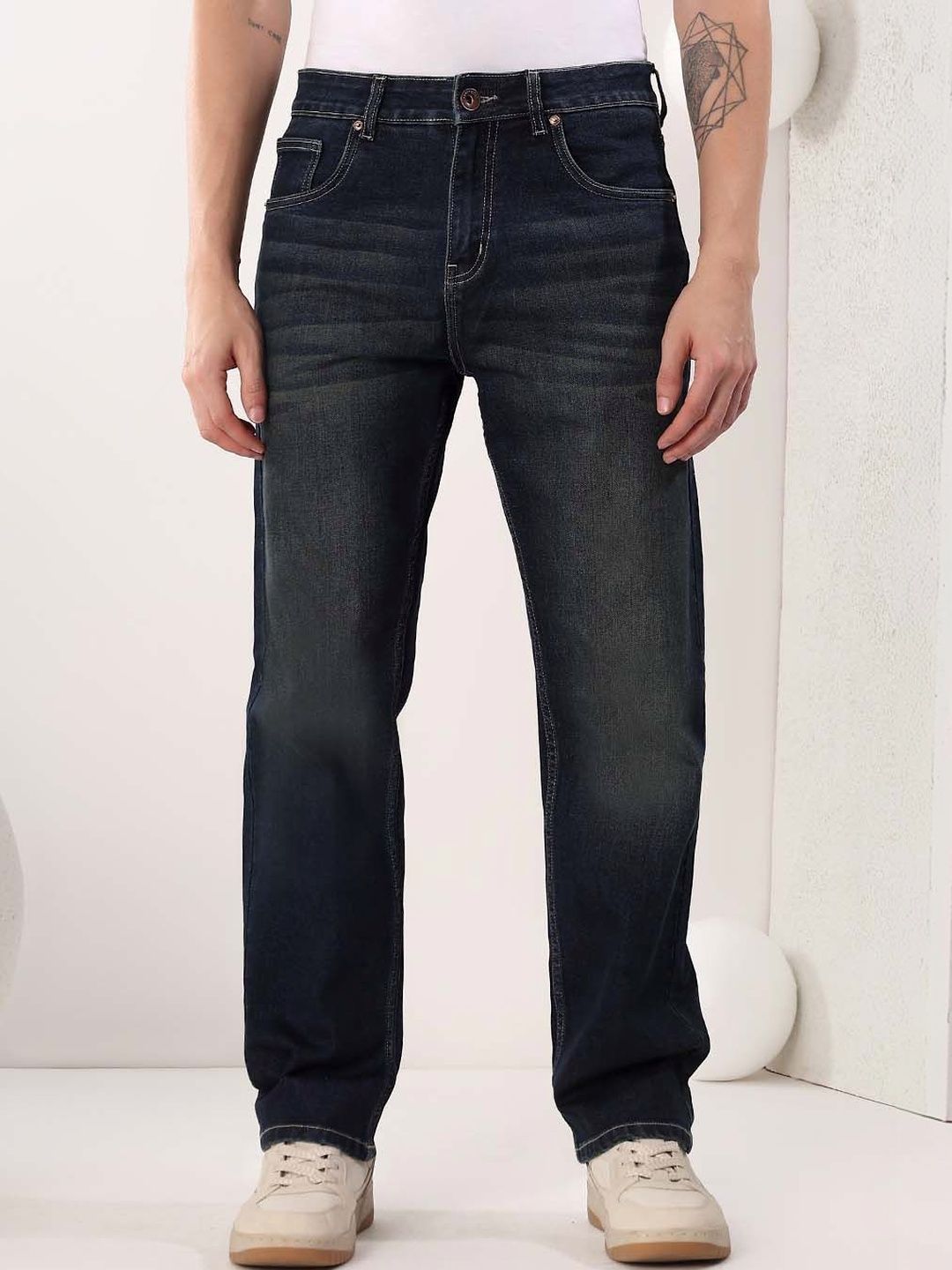 Men Straight Fit Mid-Rise Light Fade Jeans