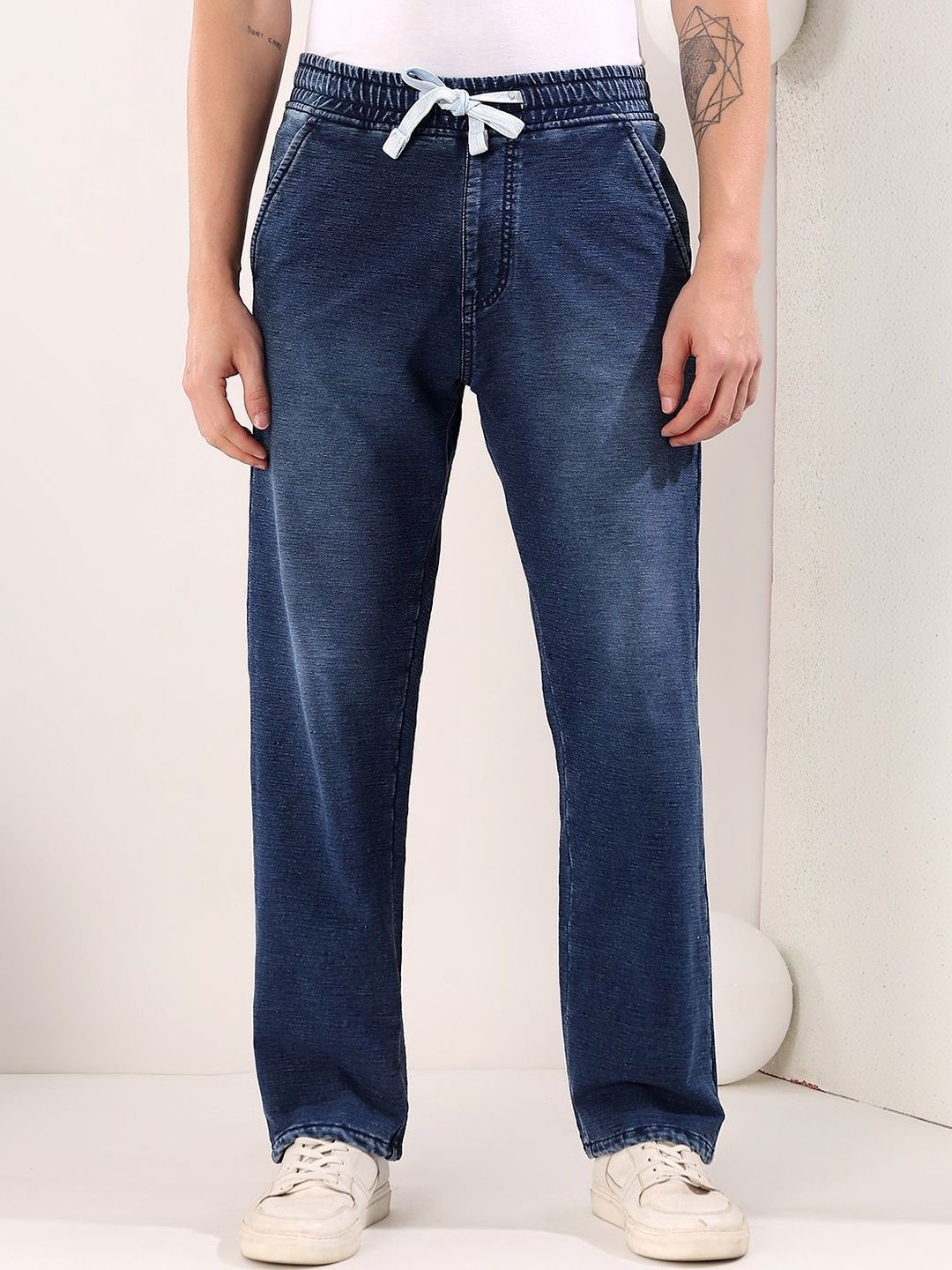 Men Regular Fit Mid-Rise Light Fade Jeans