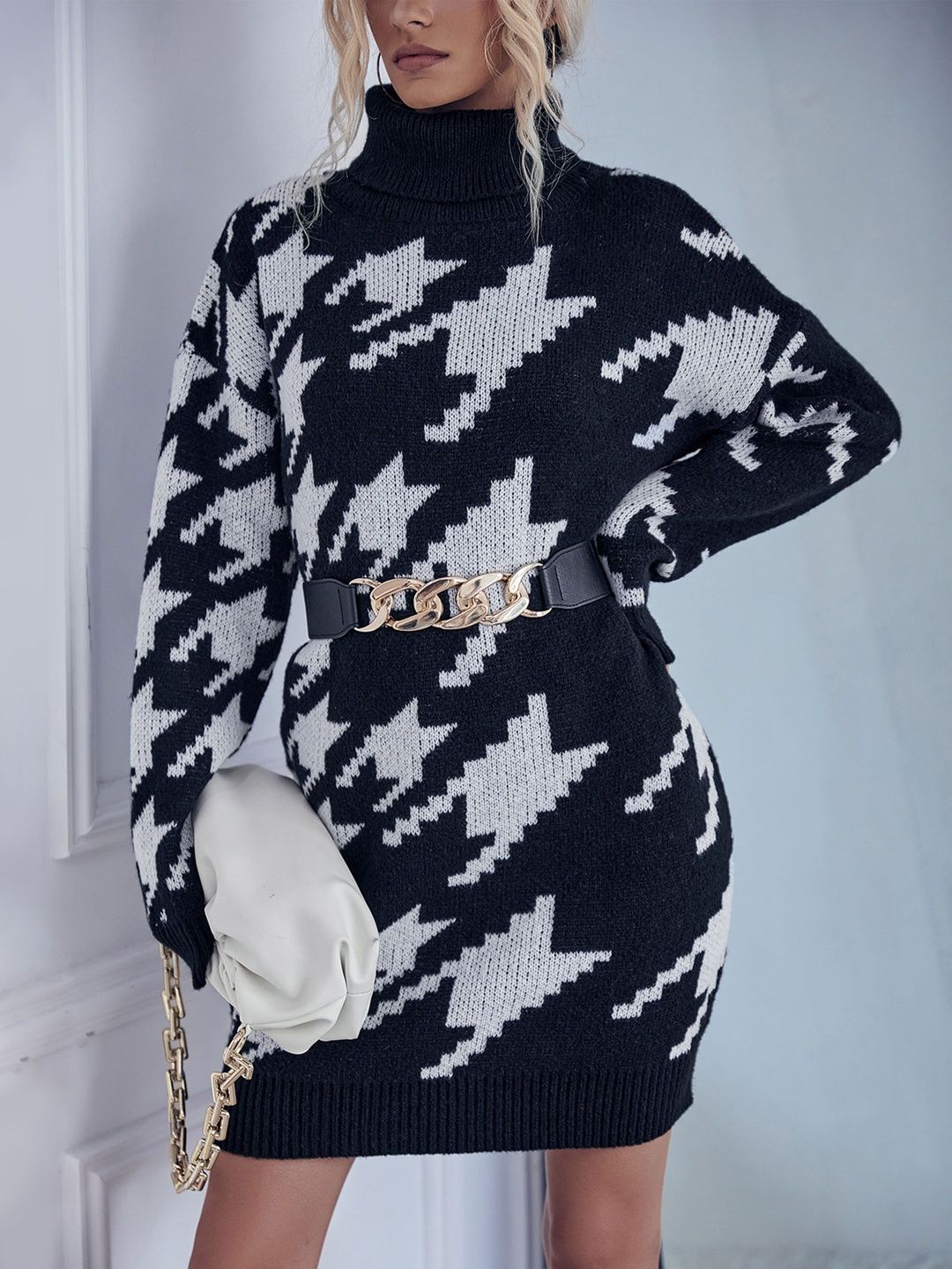 Chevron Printed Pullover in Black - Nowi Korean Fashion