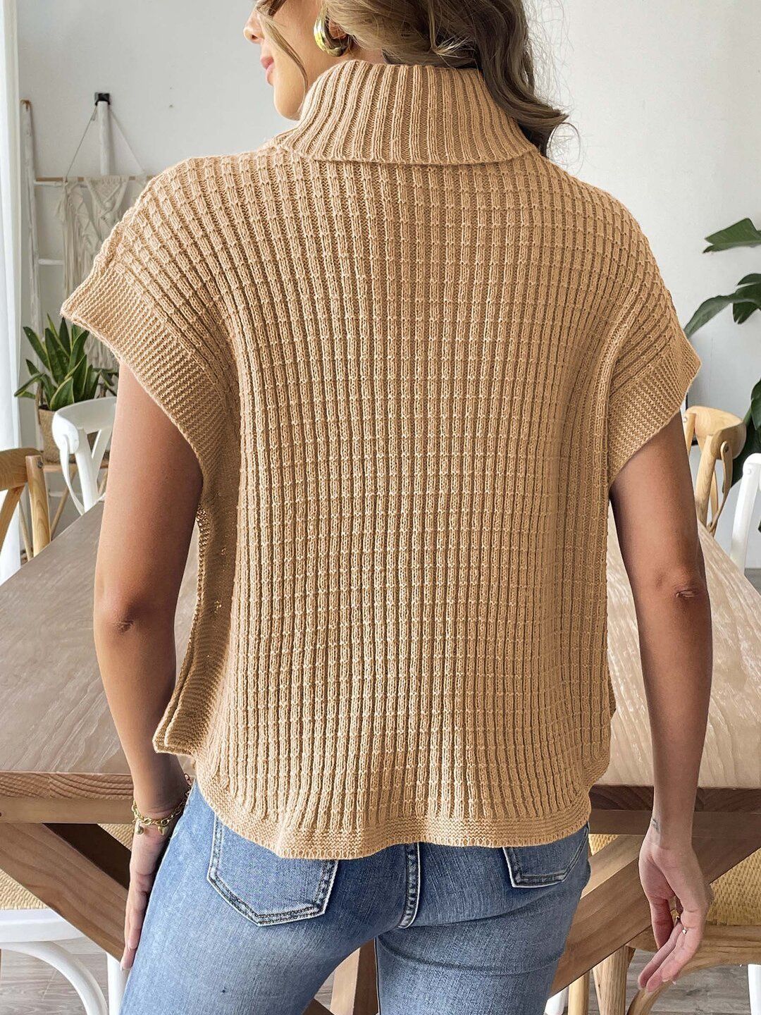 Women Colourblocked Ribbed Sweater Vest with Embroidered Detail