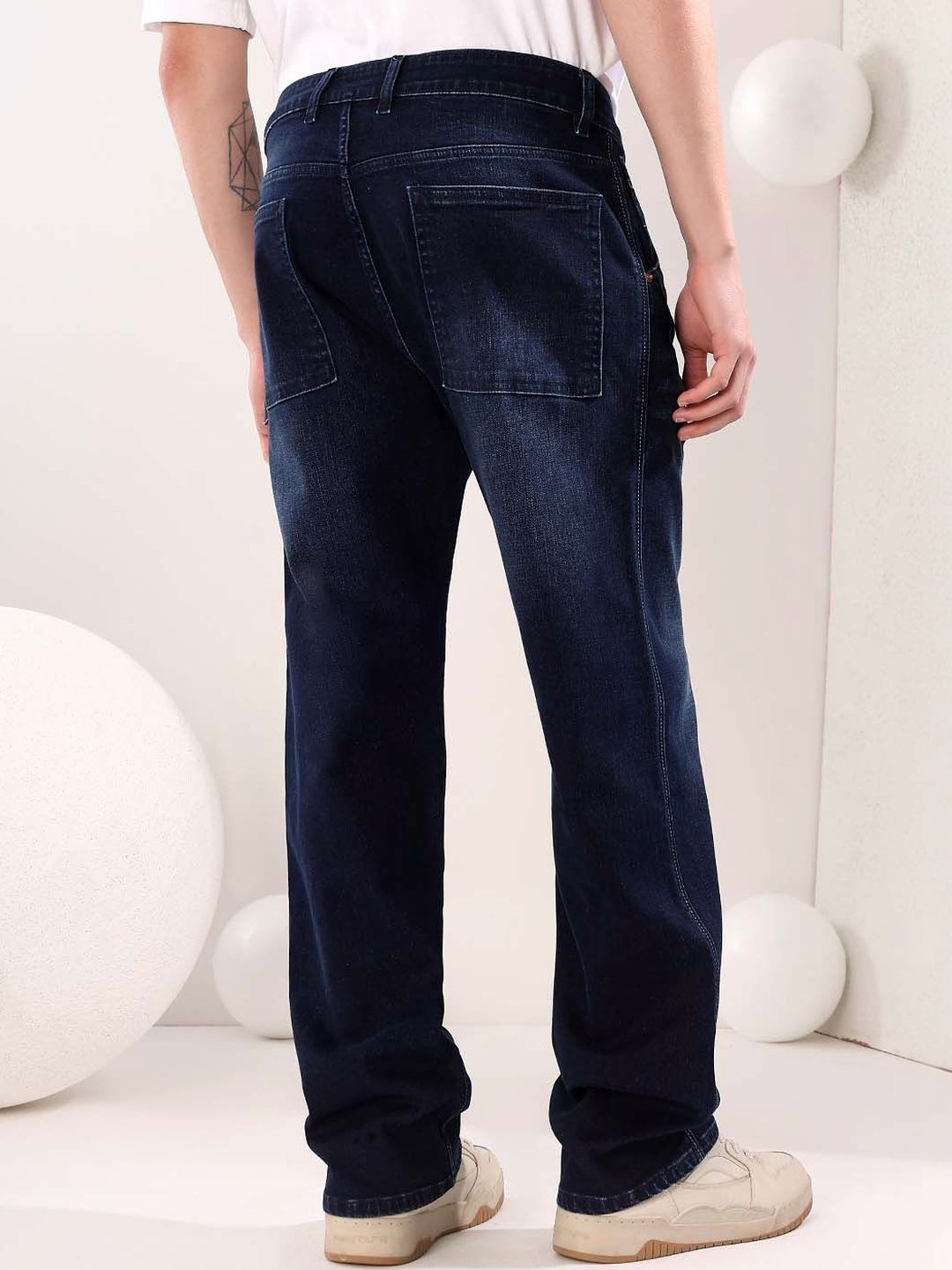 Men Straight Fit Mid-Rise Light Fade Jeans