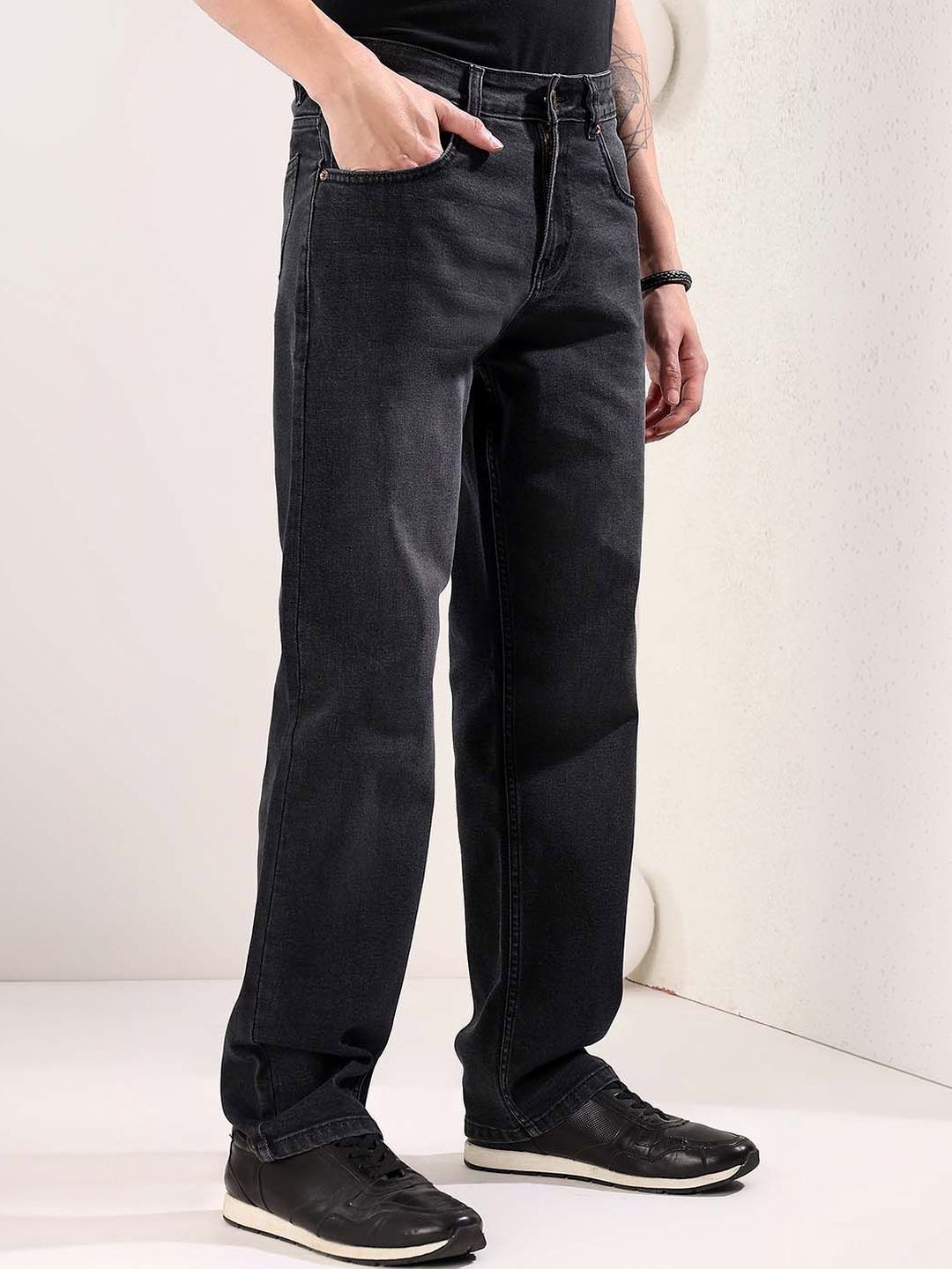 Men Straight Fit Mid-Rise Light Fade Jeans