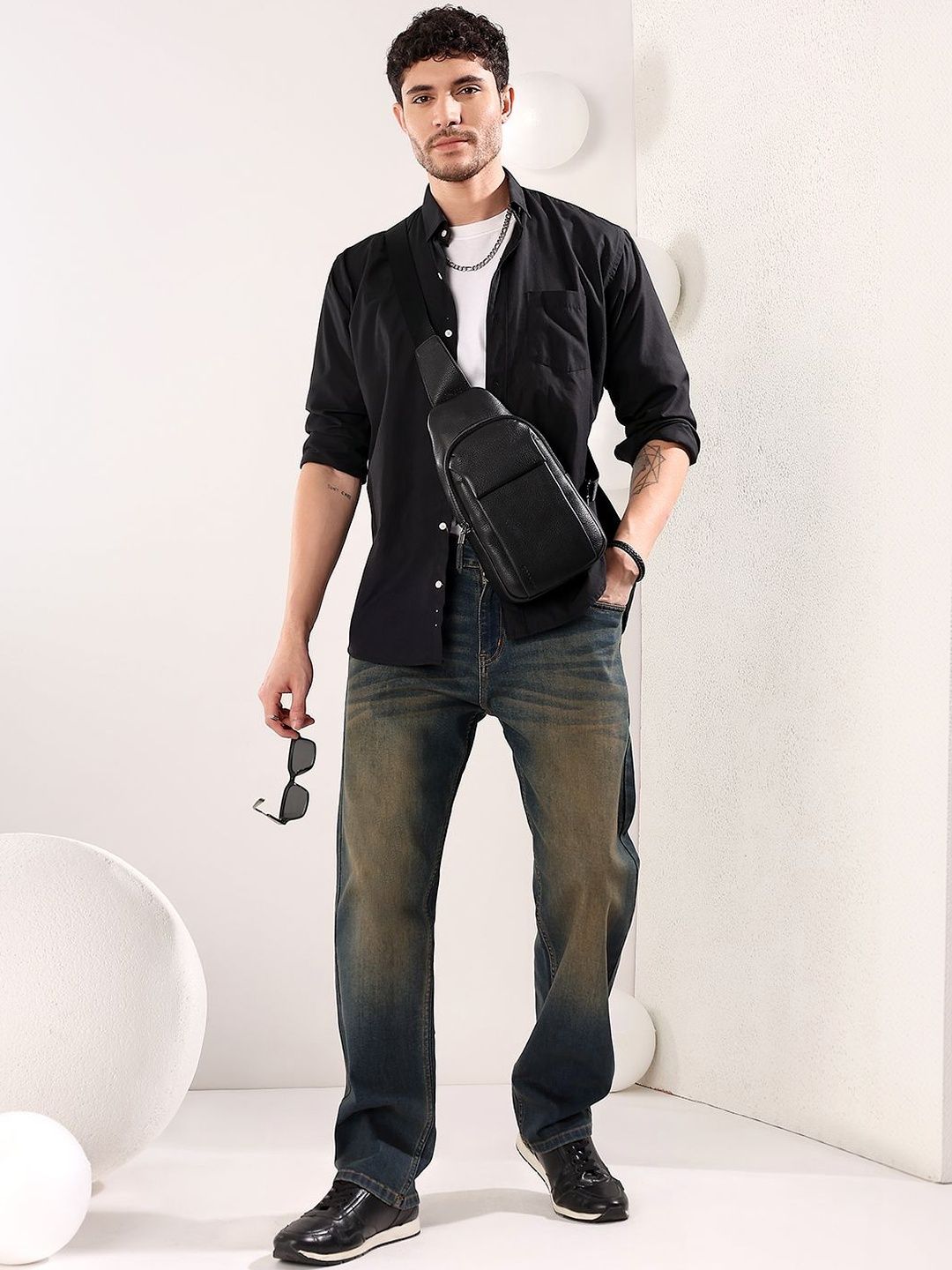 NOWI Men Regular Fit Mid-Rise Heavy Fade Jeans