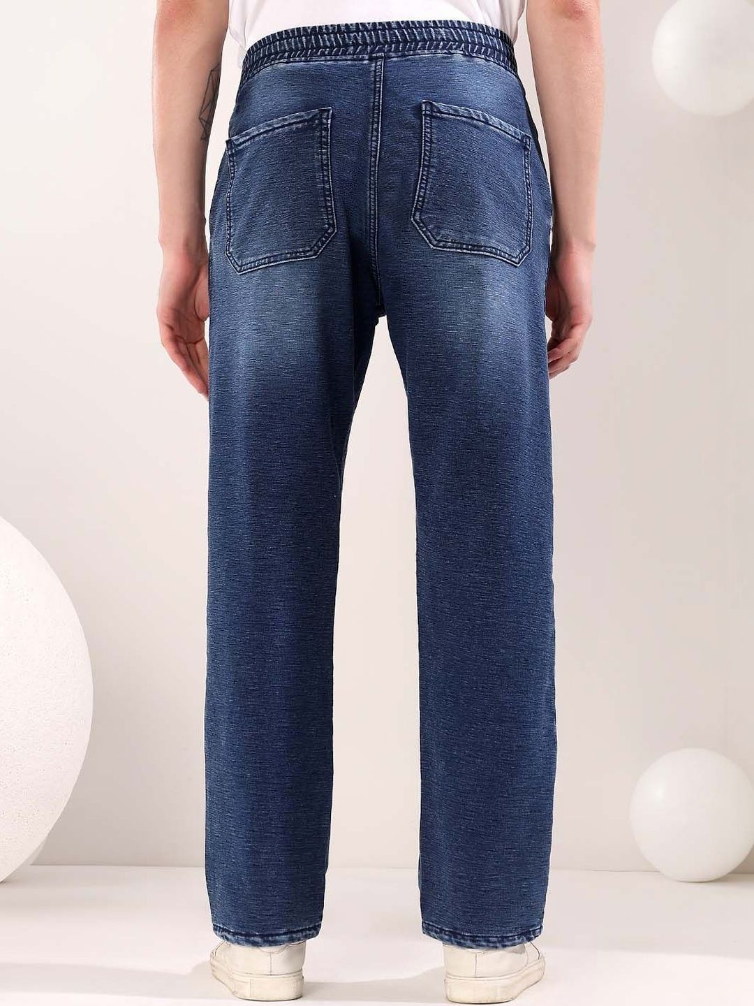 Men Straight Fit Mid-Rise Light Fade Jeans