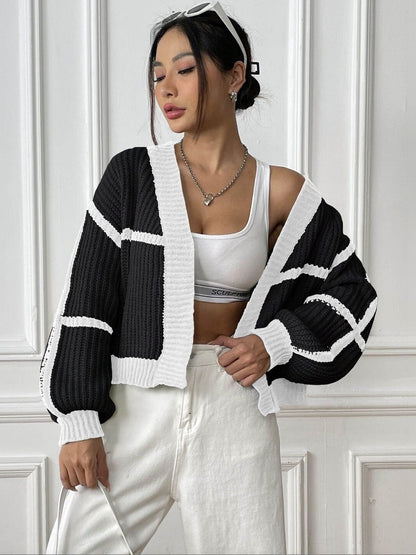 Colourblocked Crop Cardigan in Black acrylic - Nowi Korean Fashion