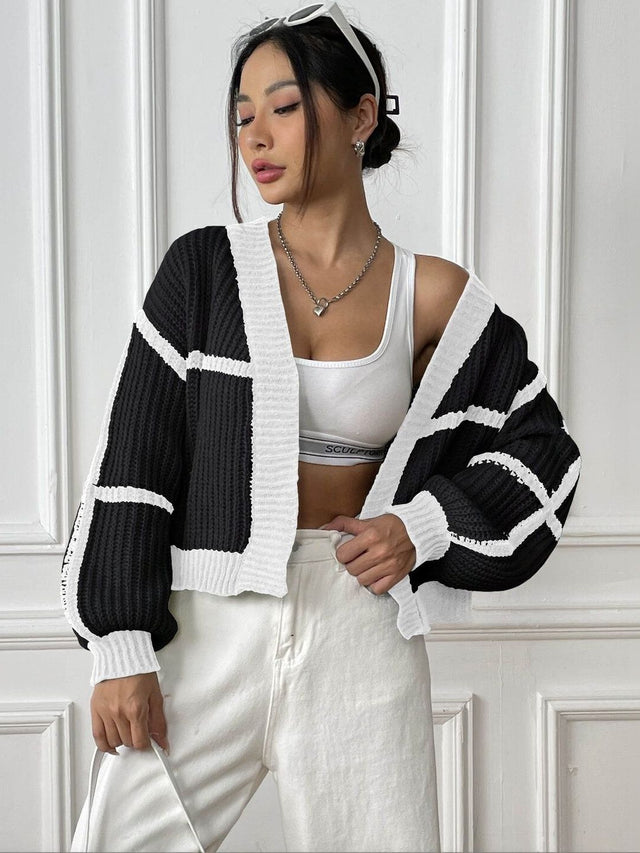 Colourblocked Crop Cardigan in Black acrylic - Nowi Korean Fashion