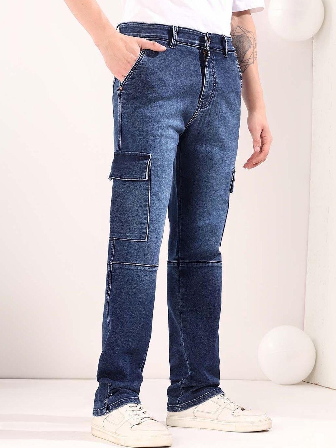Men Straight Fit Mid-Rise Light Fade Jeans