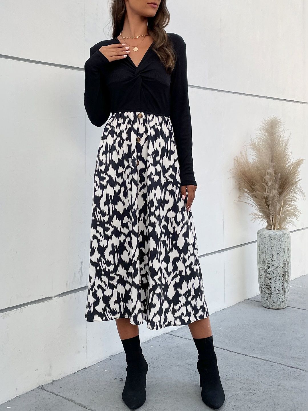 Women's Black Print Fit & Flare Midi Dress Blend Printed