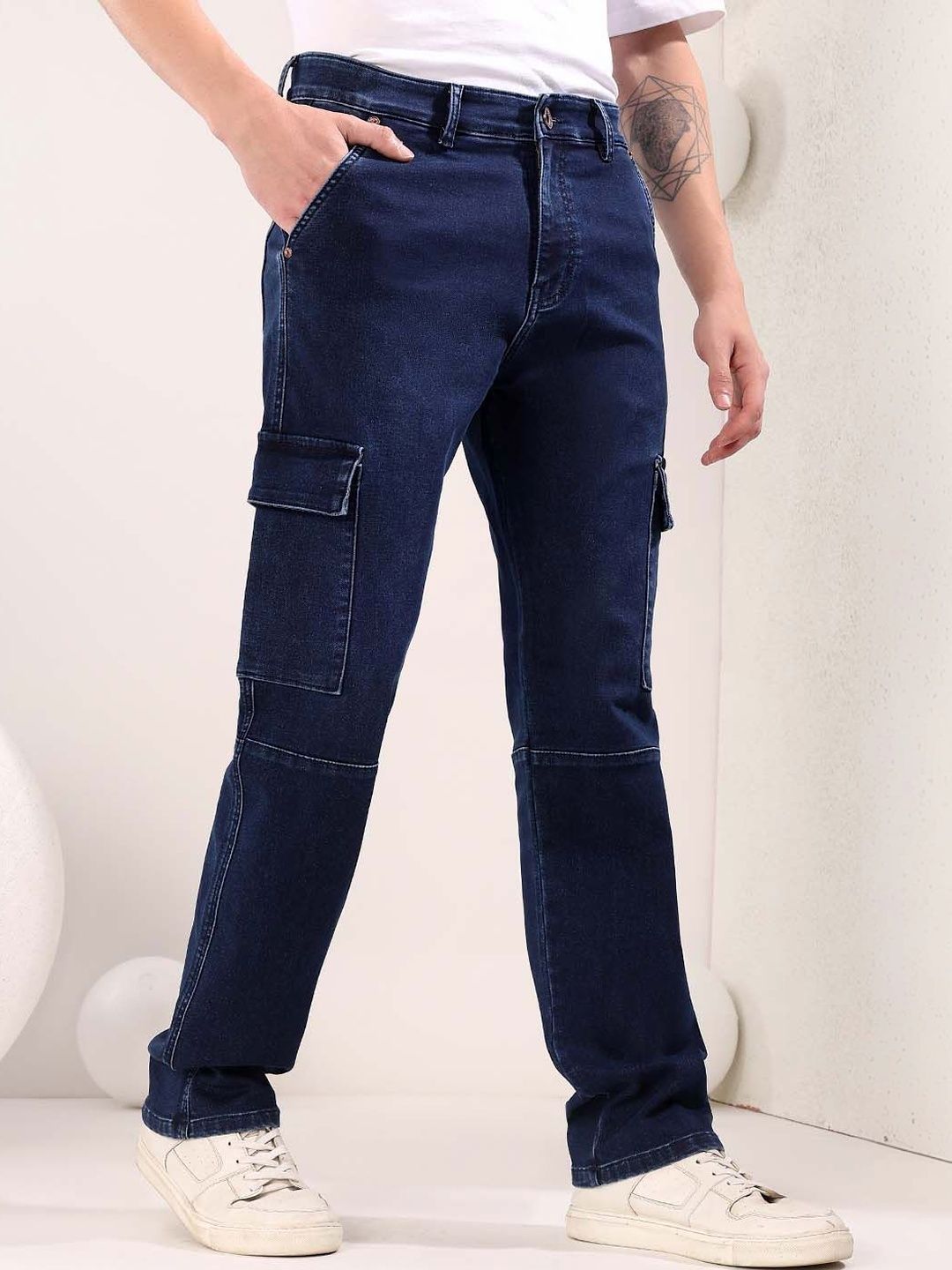 Men Straight Fit Mid-Rise Jeans